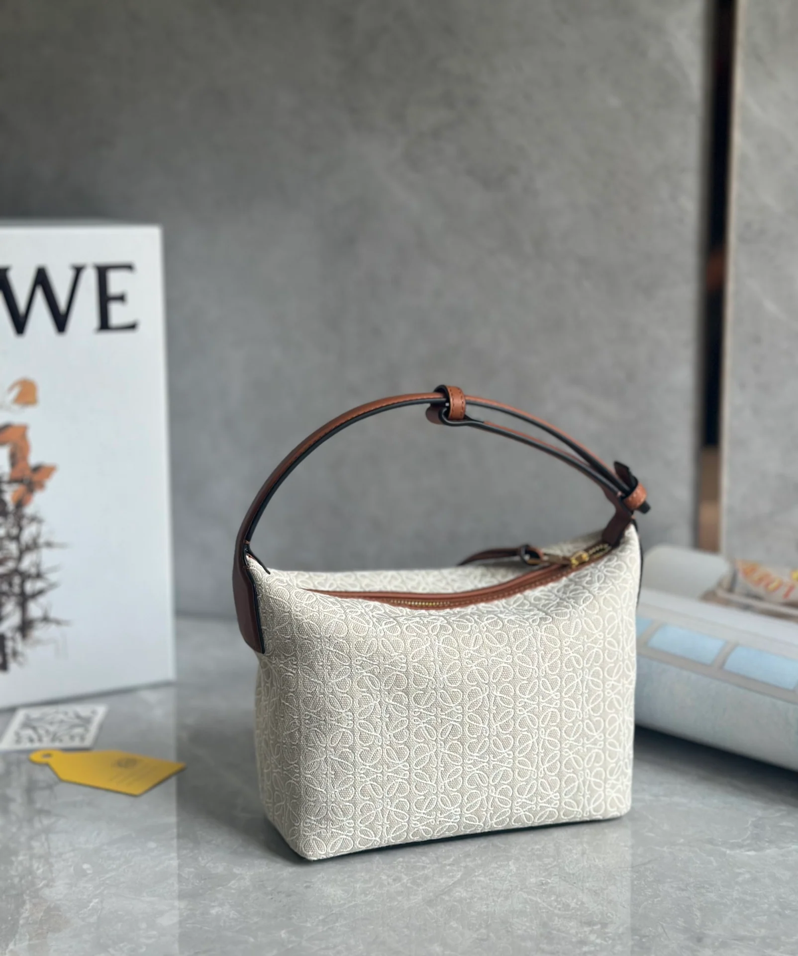 Сумка Loewe Cubi - жаккардовая телячья кожа - маленькая - белая