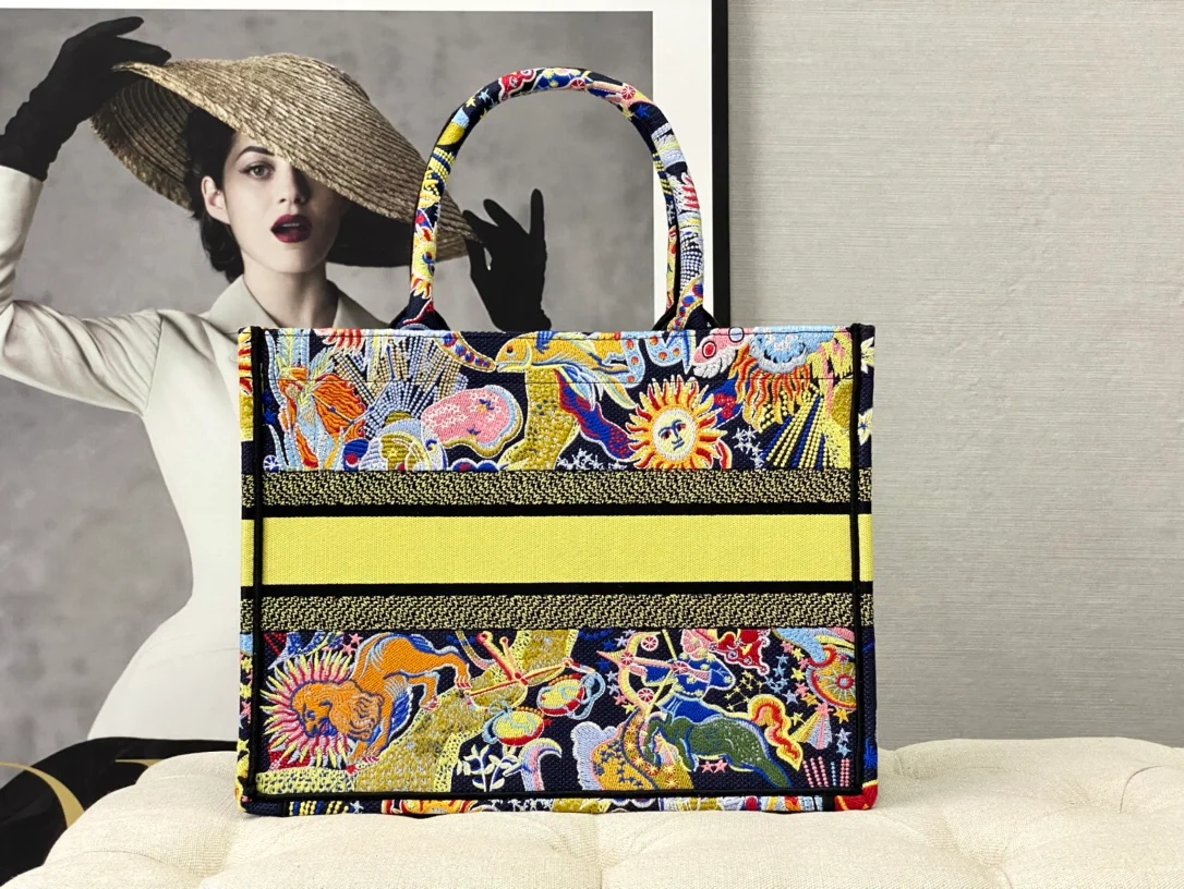 Сумка-тоут для книг, средний размер 36,5 см, черная, серия ?Созвездие?.