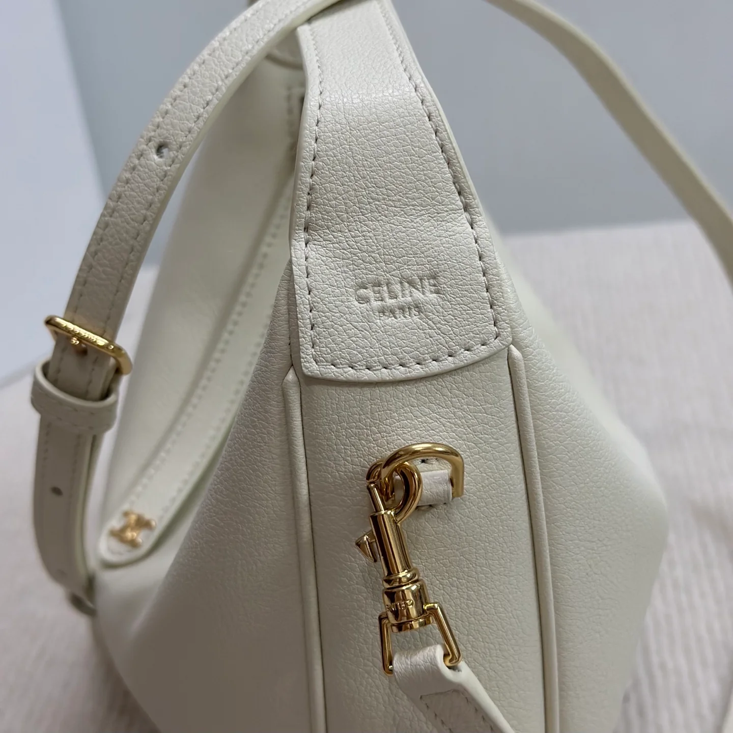 Сумка Celine-Lulu Crescent Bag - белая