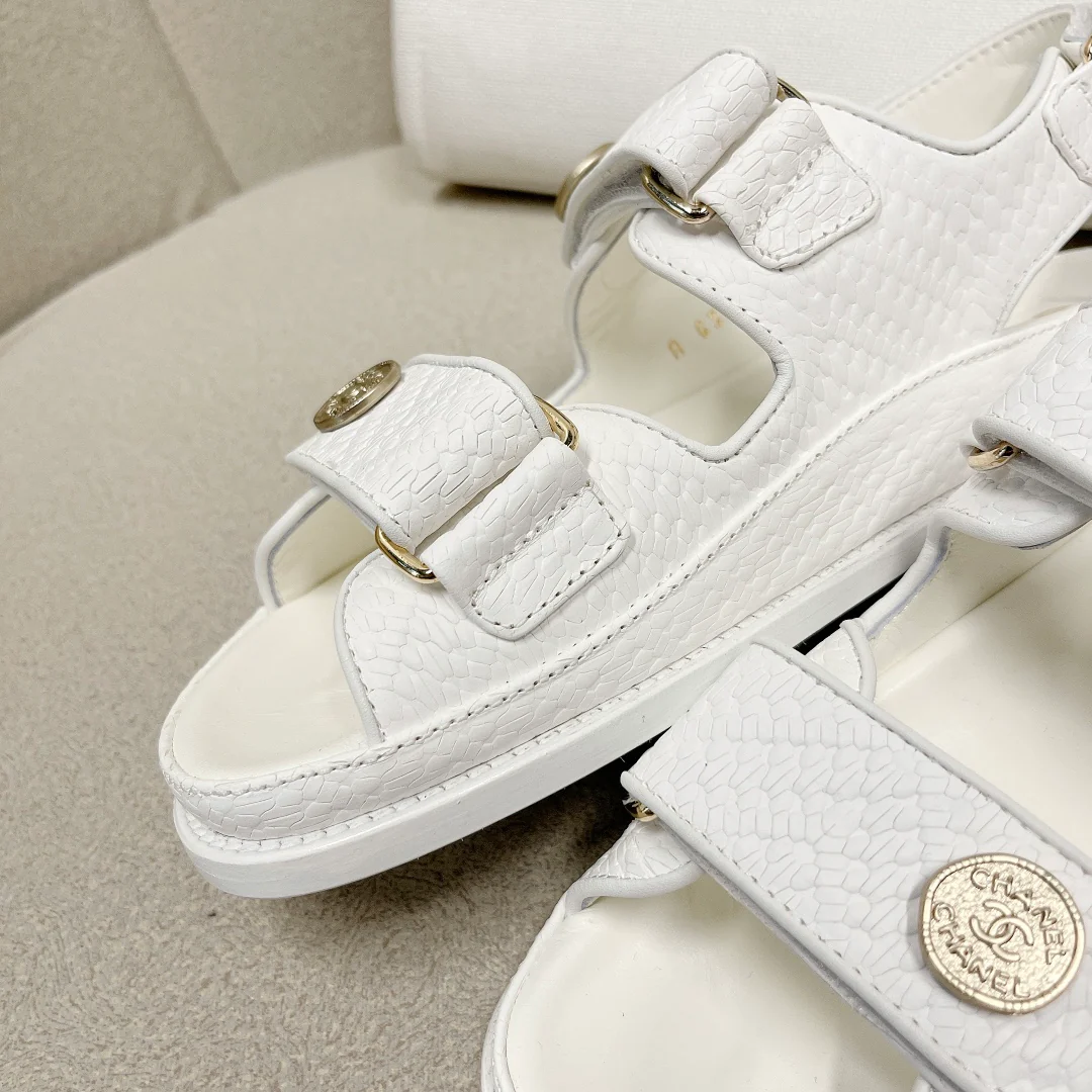 Chanel - Белые кожаные сандалии в клетку - 1
