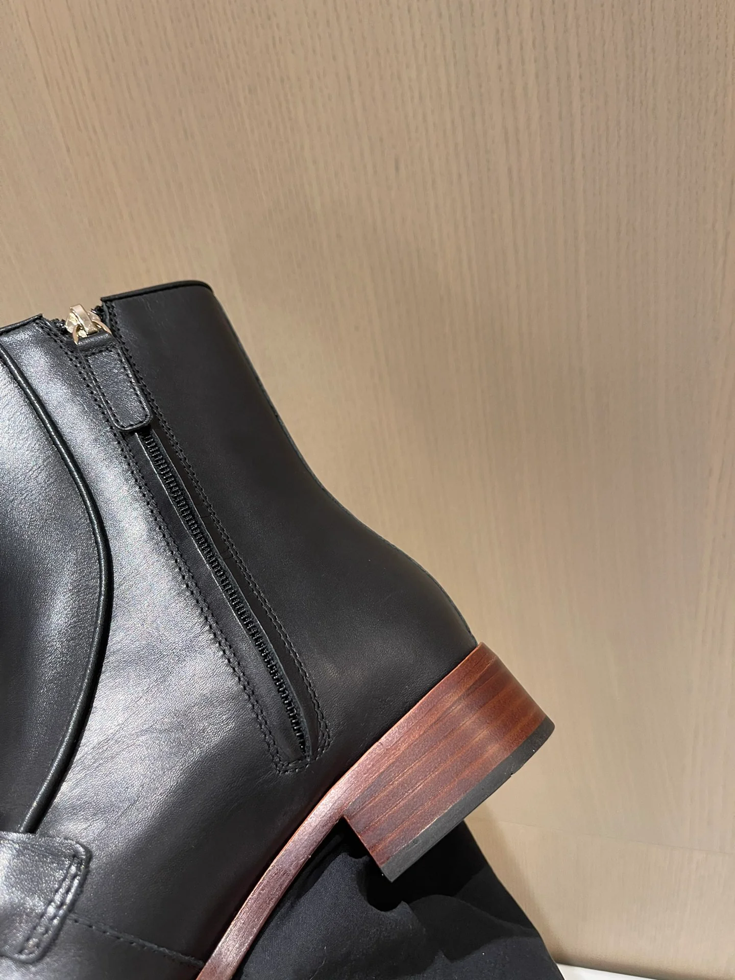 Tods - Новинка сезона осень/зима 2022 - Ботильоны на толстом каблуке крупной вязки с золотой пряжкой - 3