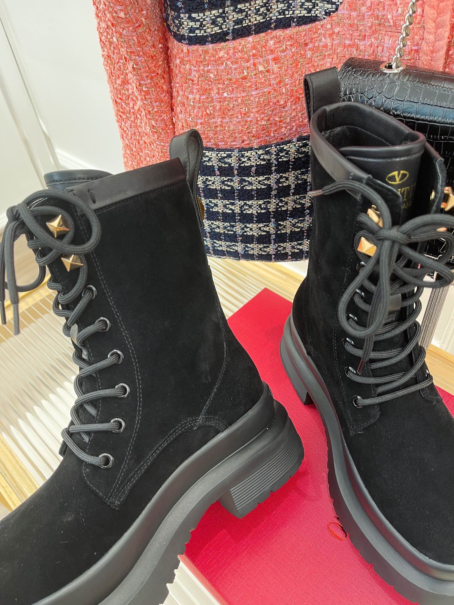 Новинка сезона осень/зима 2022 от Valentino - Ботинки Dr. Martens - 1