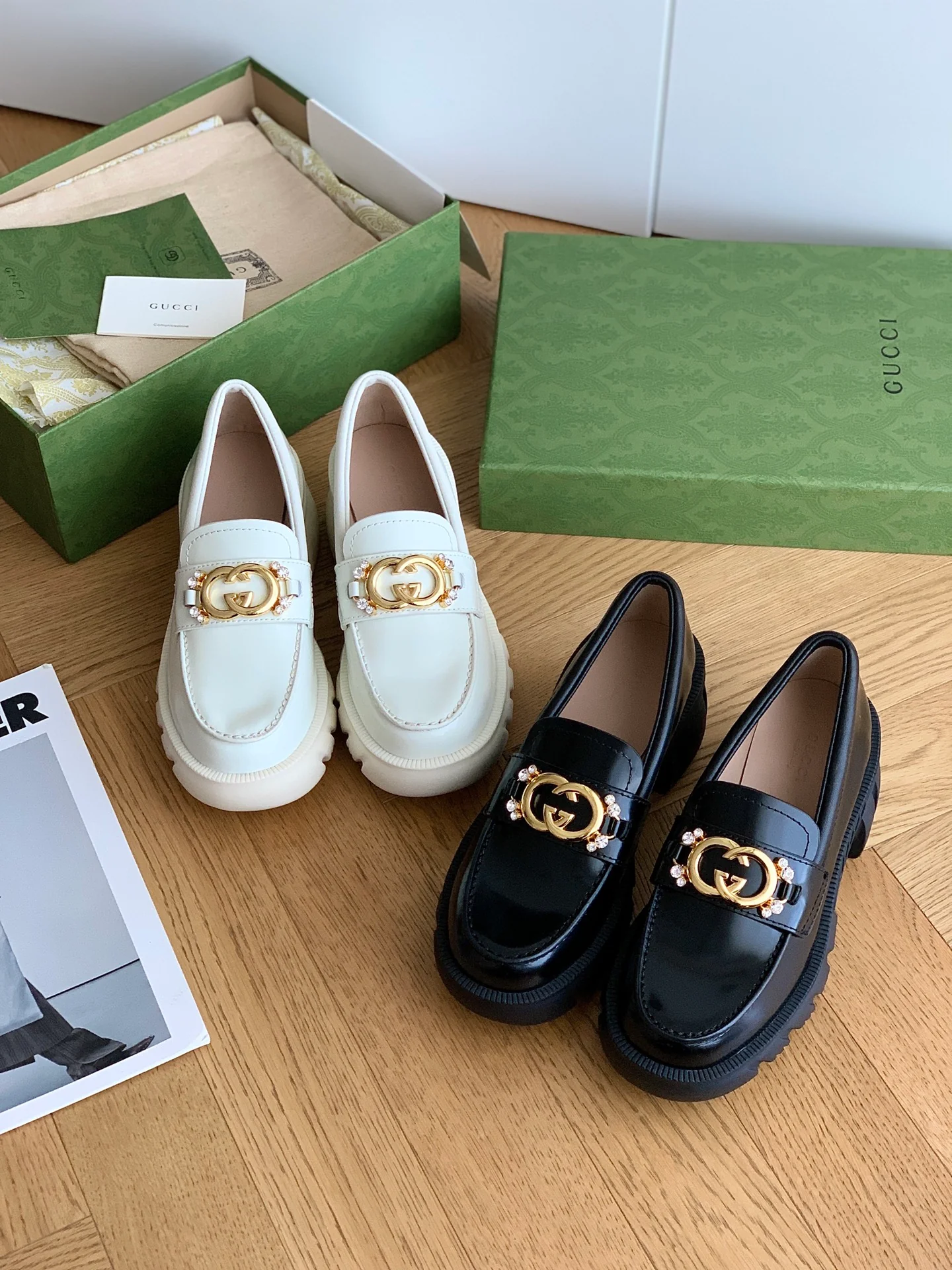 Gucci - Новинка сезона осень/зима 2022 - Лоферы на платформе GG со стразами