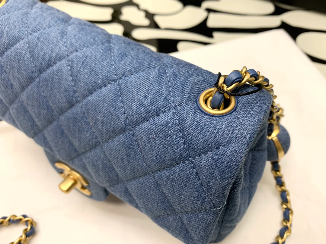 Chanel - Сумка с квадратным клапаном 