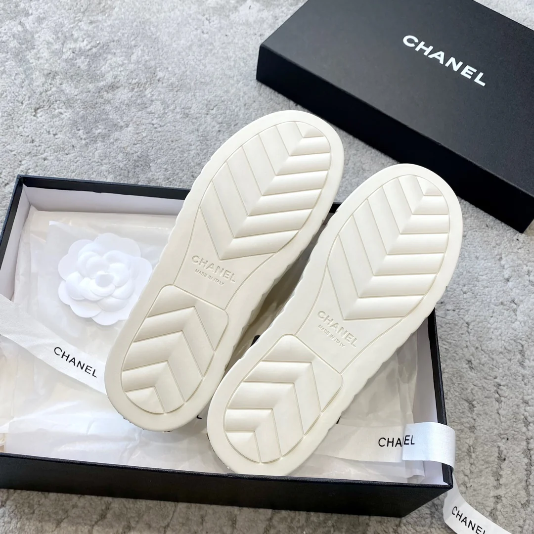 Новинка сезона весна/лето 2023 от Chanel - Колледжские парусиновые туфли - Белые - 1