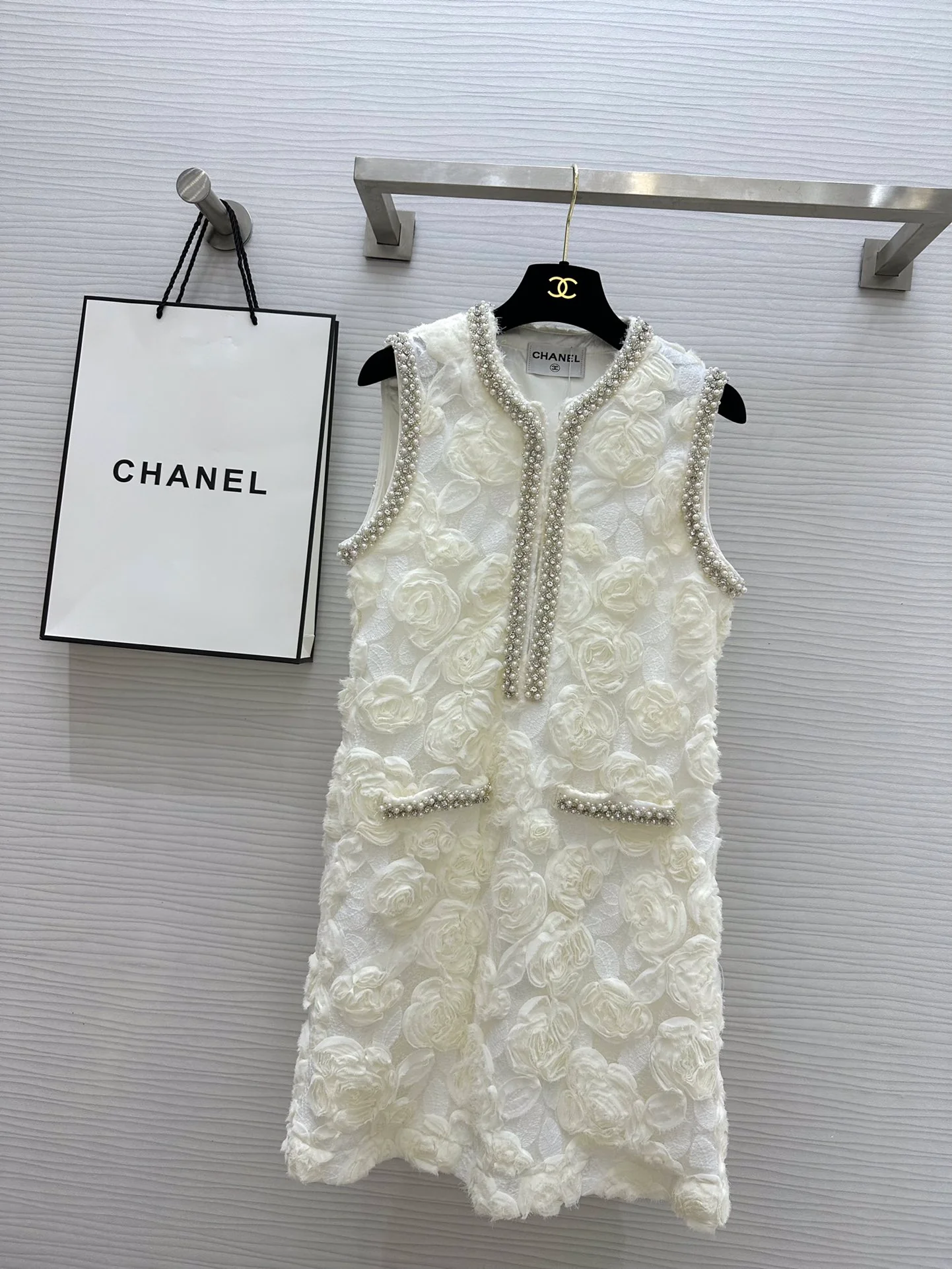 Chanel - 2403 - 24 Ранняя весна. Новинка. Эксклюзив. Первый выпуск. Платье с 3D-цветочным принтом.