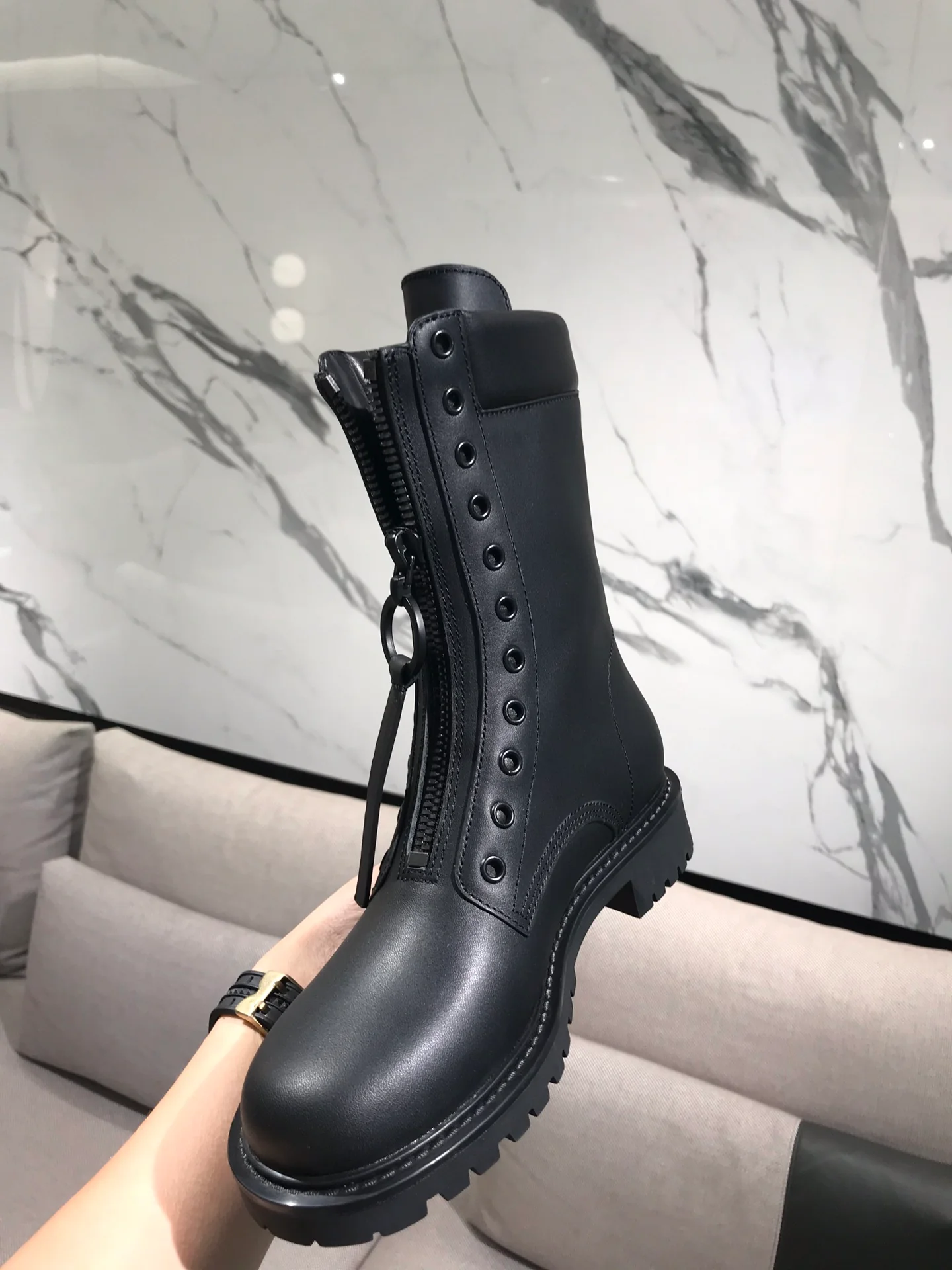 Dior - Высокие кожаные сапоги на молнии спереди - Черные