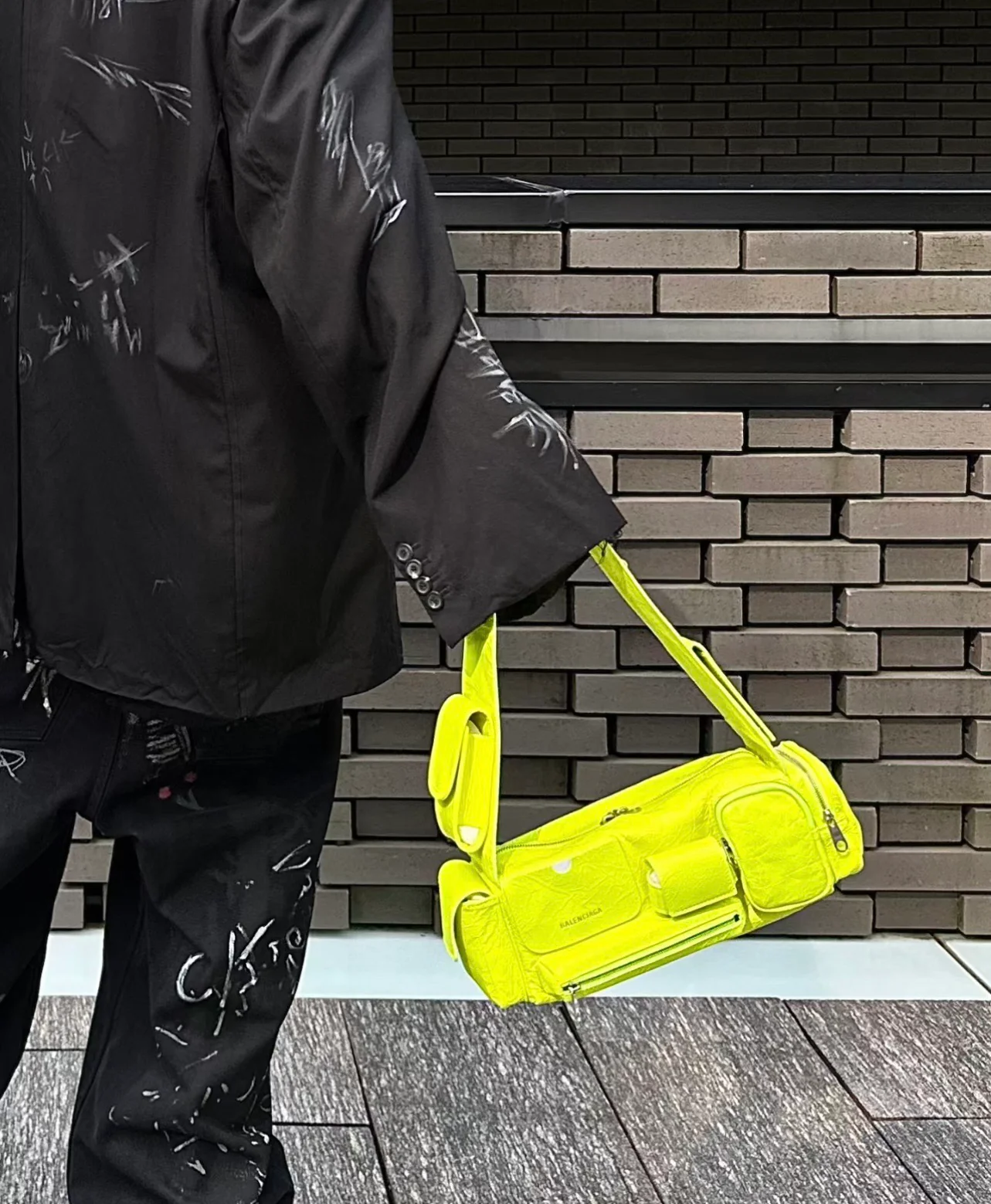 Сумка Balenciaga Superbusy, маленькая, 35 см, флуоресцентно-желтая.