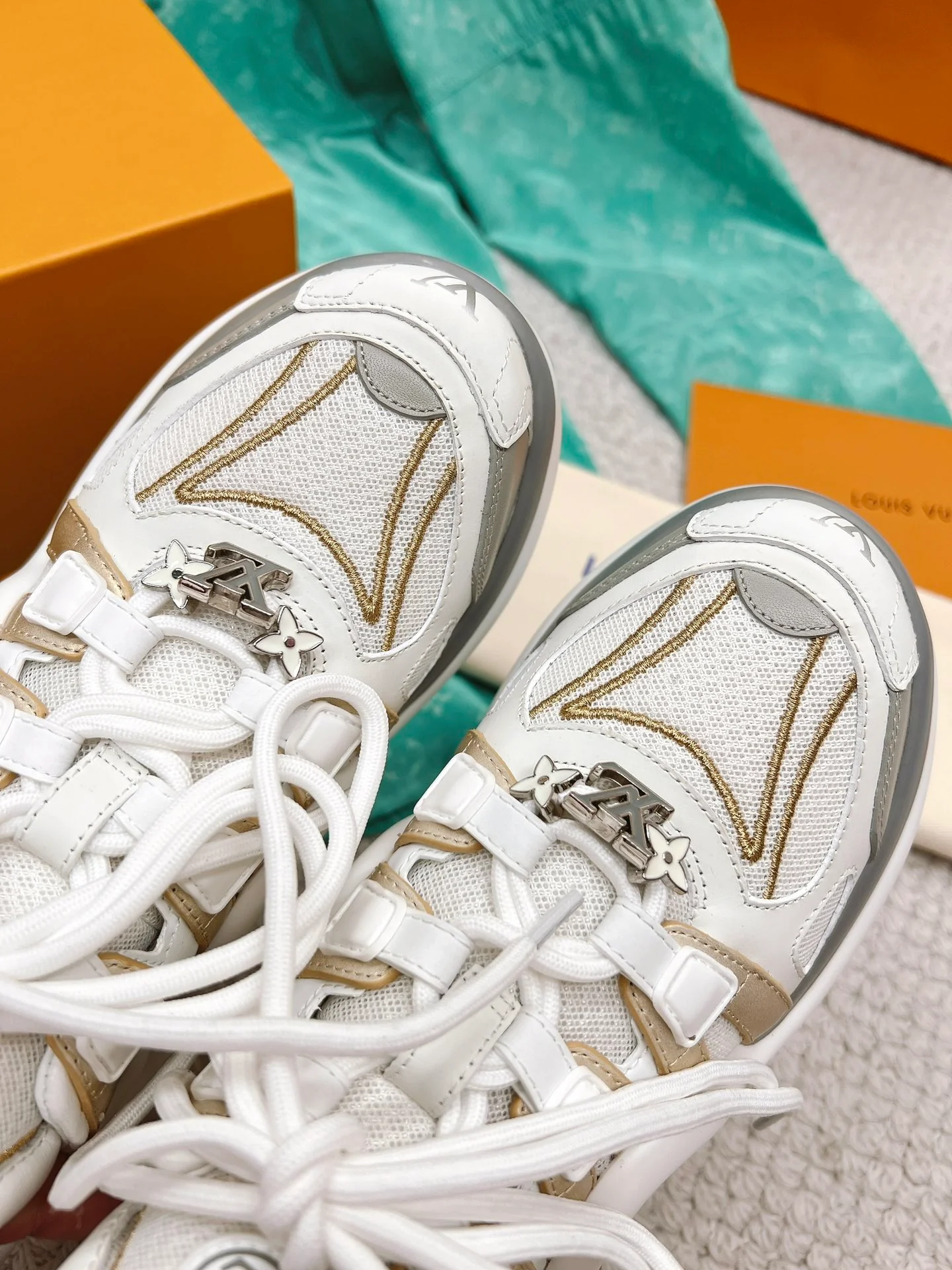 Новинка LV 2023 - Archlight. Новинка - Массивная обувь.