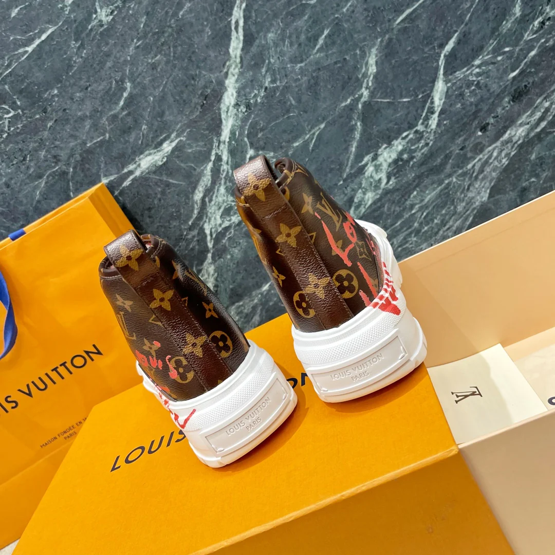 Классические кожаные высокие кроссовки LV Squad