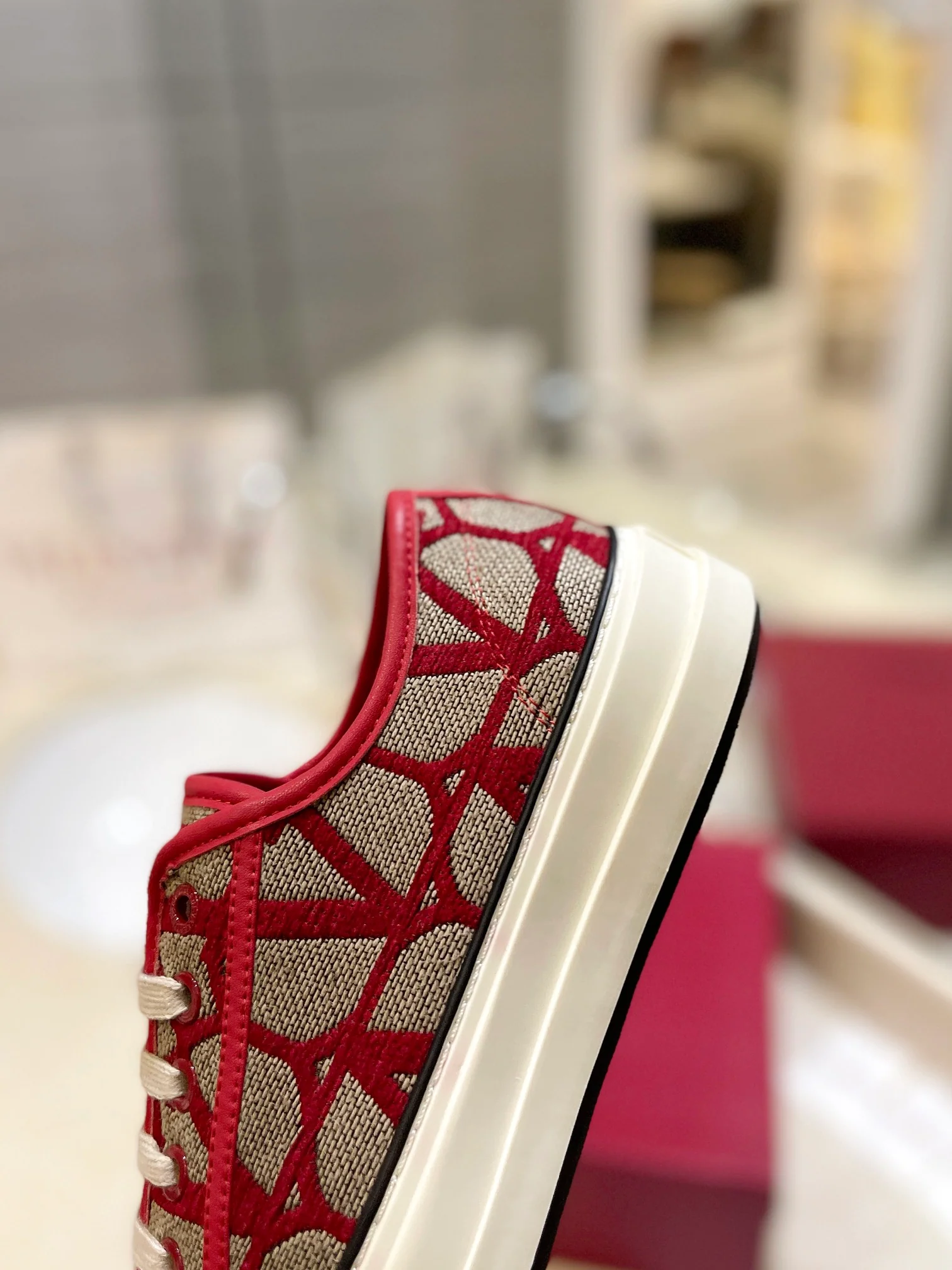 Низкие парусиновые кеды Valentino, повседневная обувь унисекс - красные