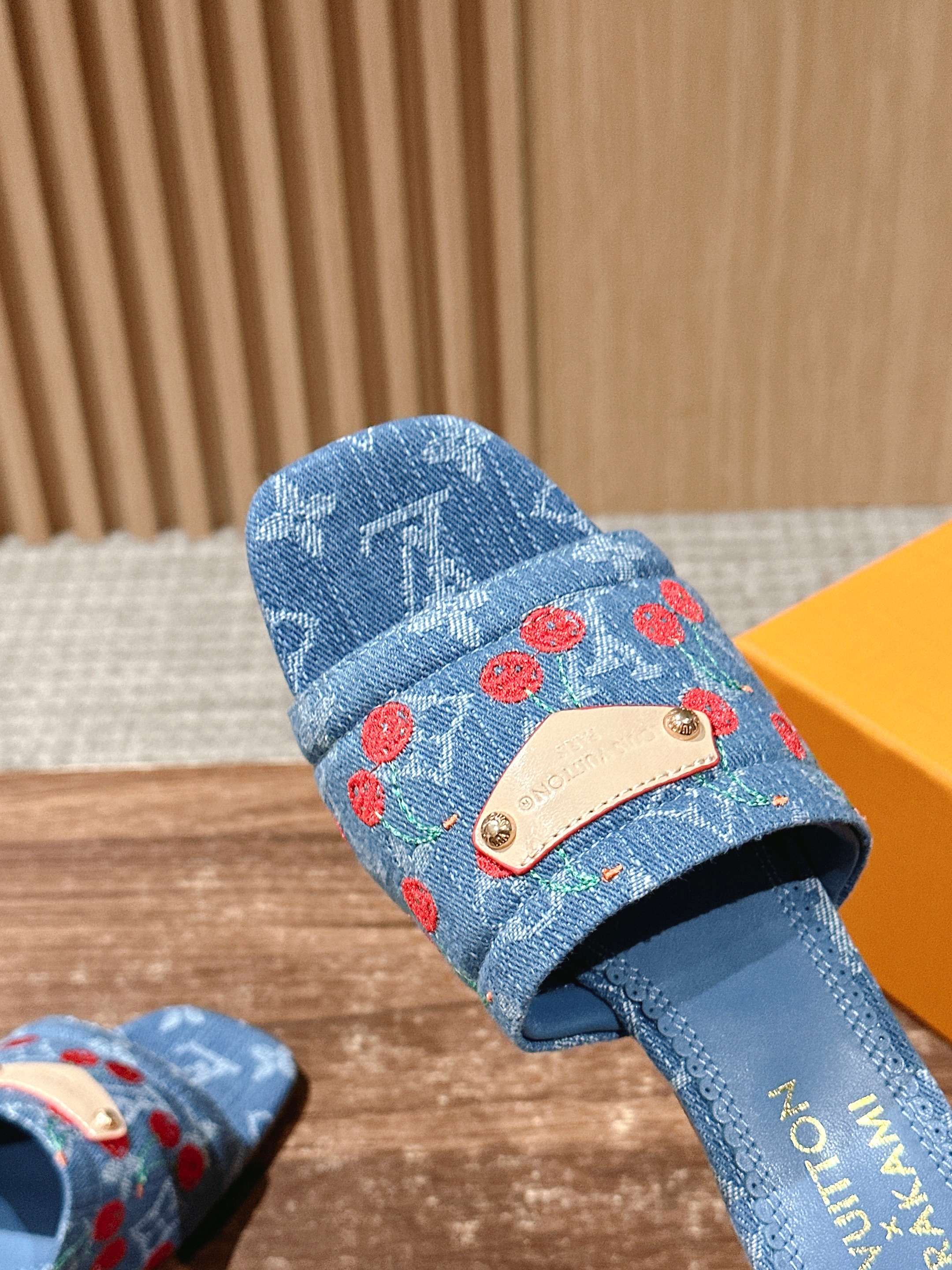 LV - Коллекция Такаши Мураками в стиле ретро - Сандалии на низком каблуке - Джинсовый, голубой, вишневый