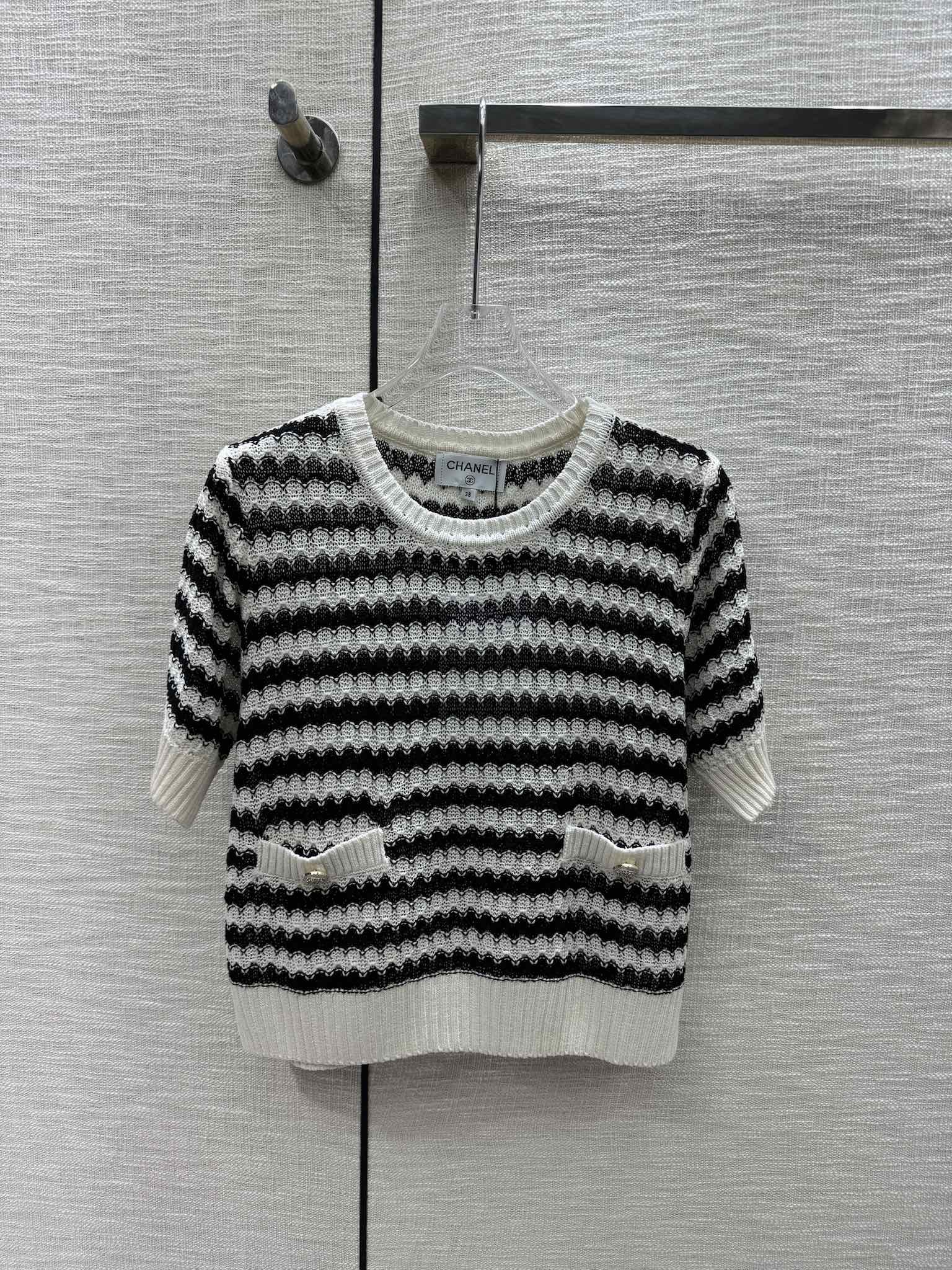 Футболка Chanel 2404 с коротким рукавом, в полоску, цвет ?колор-блок? - черная.