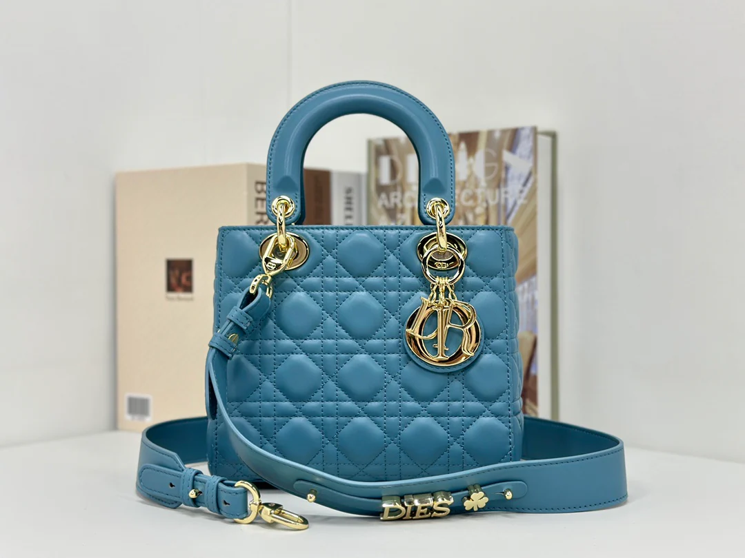 Коллекция Dior Lady - Кожа синего цвета