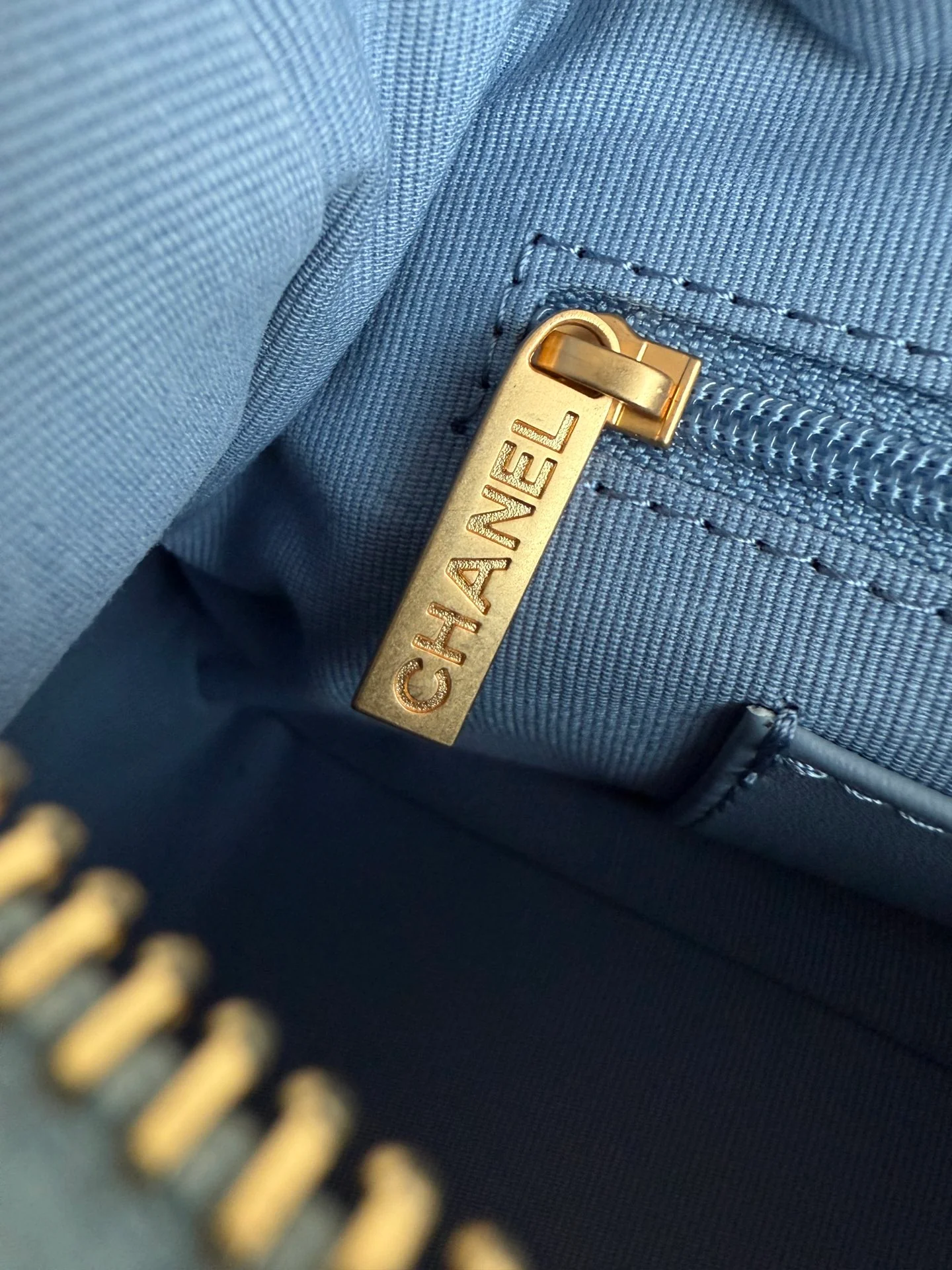 Chanel 25 Chobo Denim Small - Темно-синий