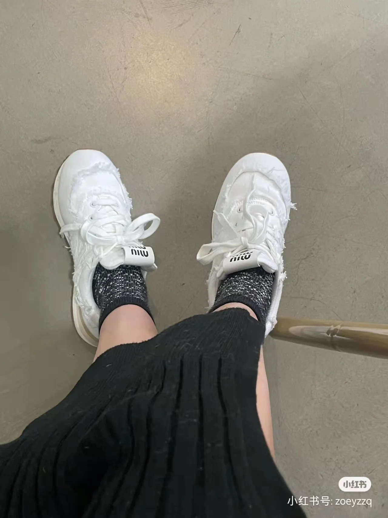 Повседневная обувь и кроссовки, созданные в сотрудничестве с Miu Miu.