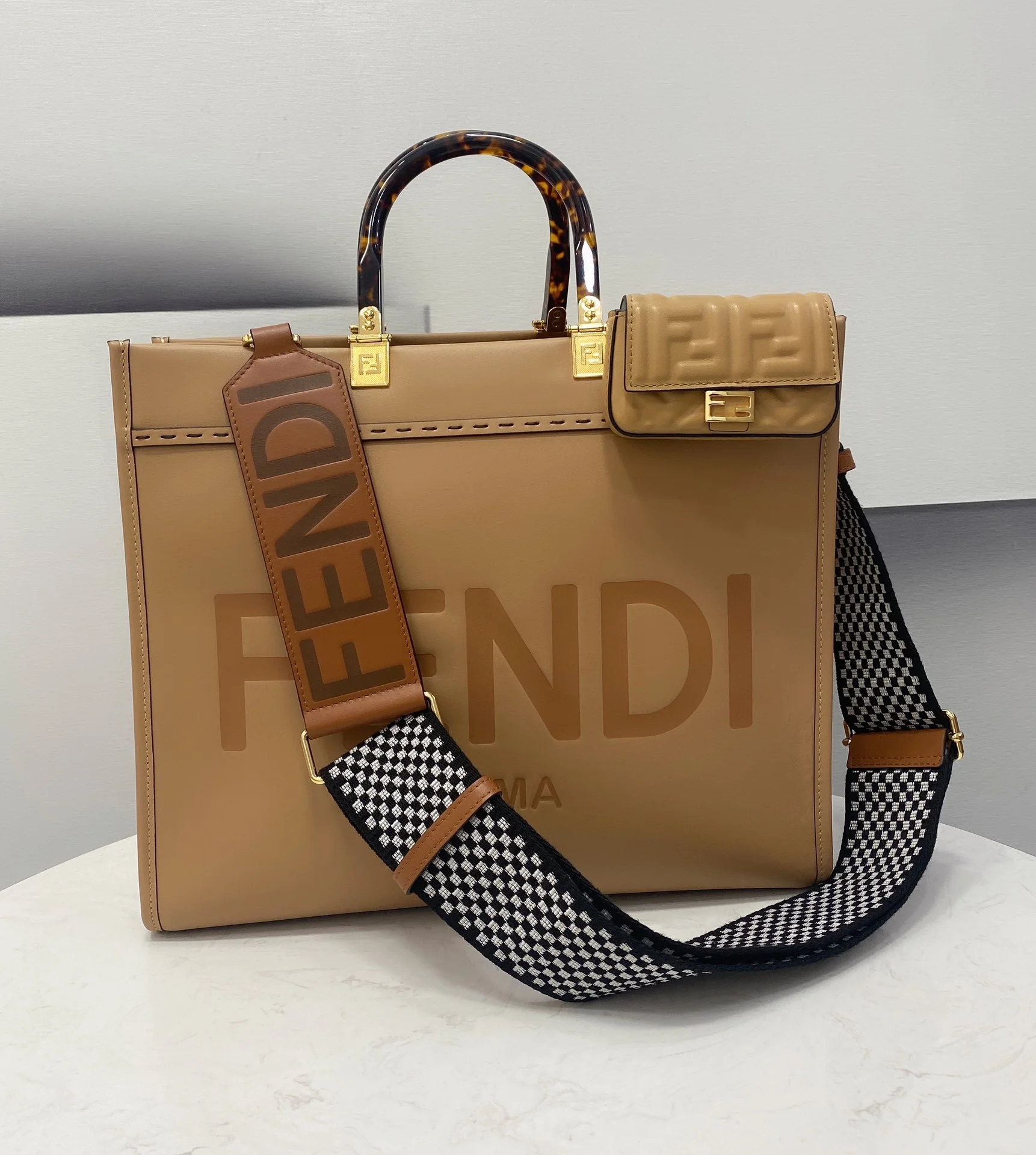 Сумка-тоут Fendi - бежевая