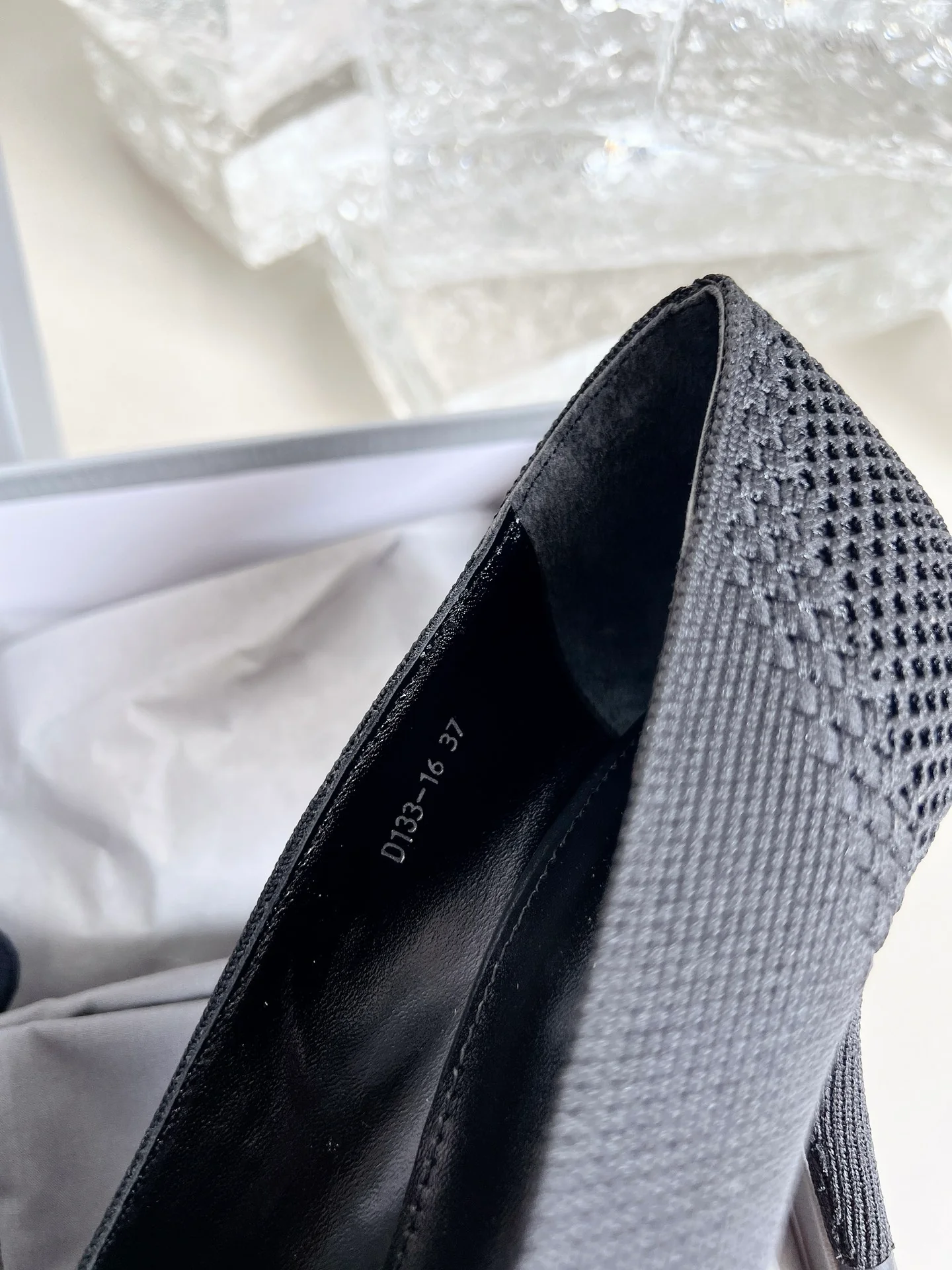 Balenciaga - Туфли-лодочки с острым носком, 2022 год.