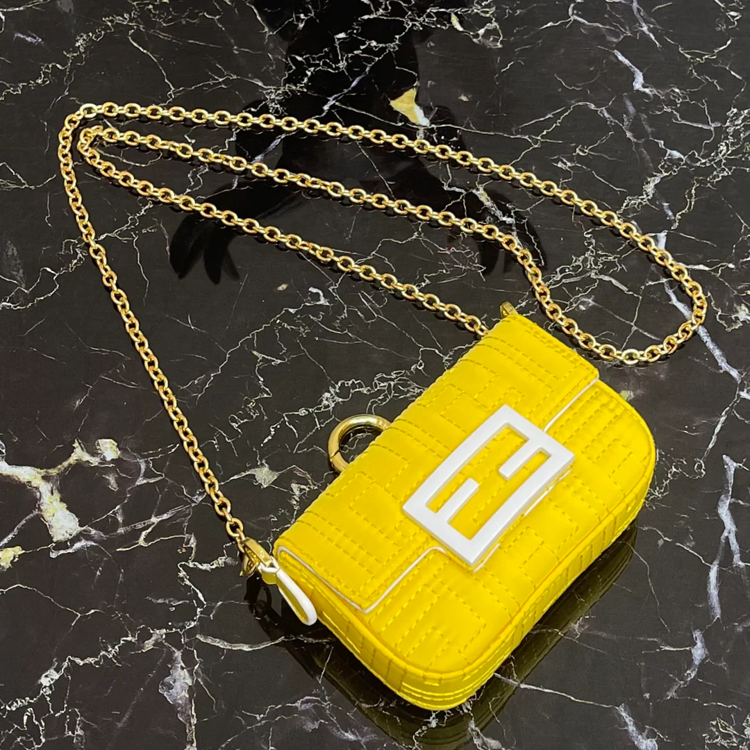 Маленькая желтая сумка-багет Fendi Baguette Nano