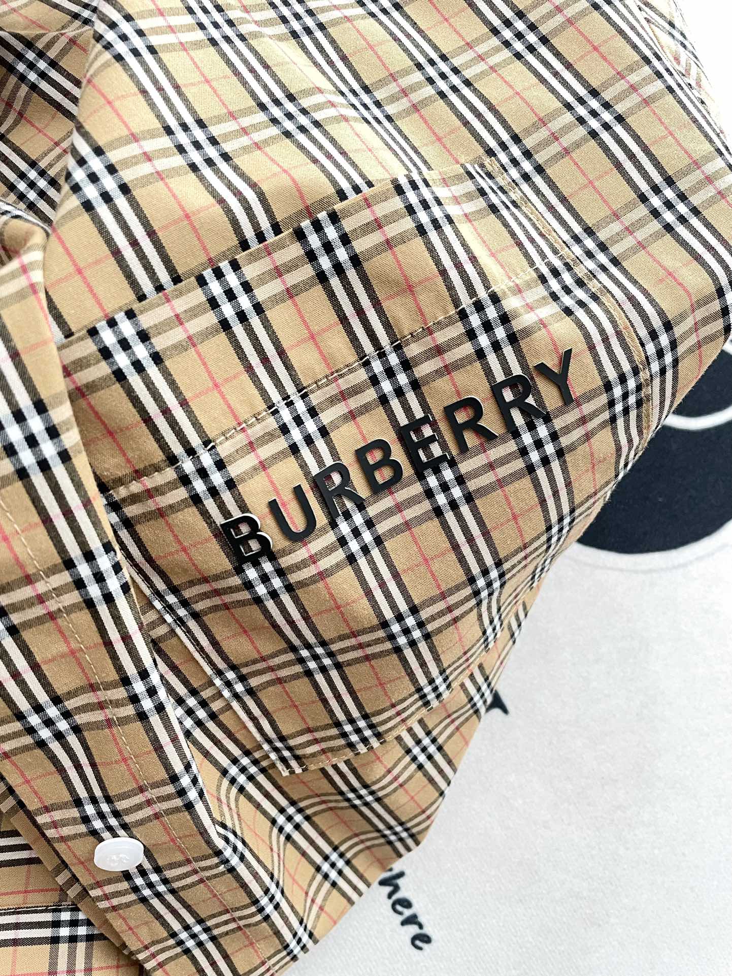 Футболка с коротким рукавом и вышивкой в ??виде медведя Burberry 2403, свободного кроя, клетчатая.