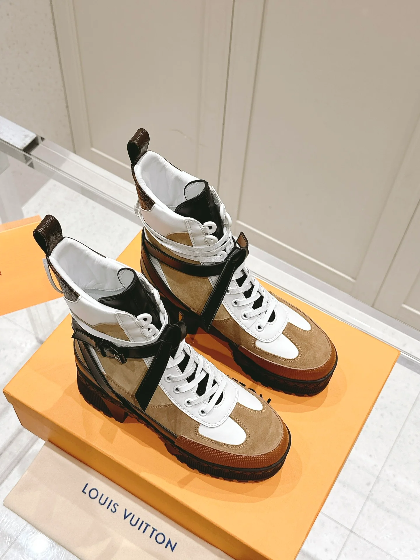 Пряжка для ремня LV-2024 - Ботинки Martin - Кофейно-коричневый