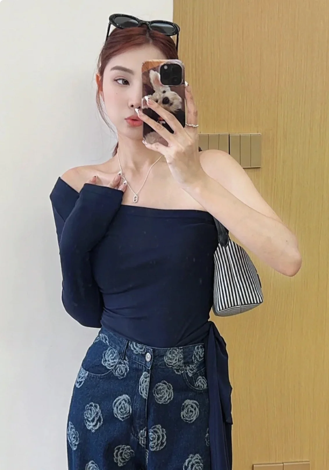 Косметичка/сумка для ланча Miu Miu из жаккардовой ткани - на фото.