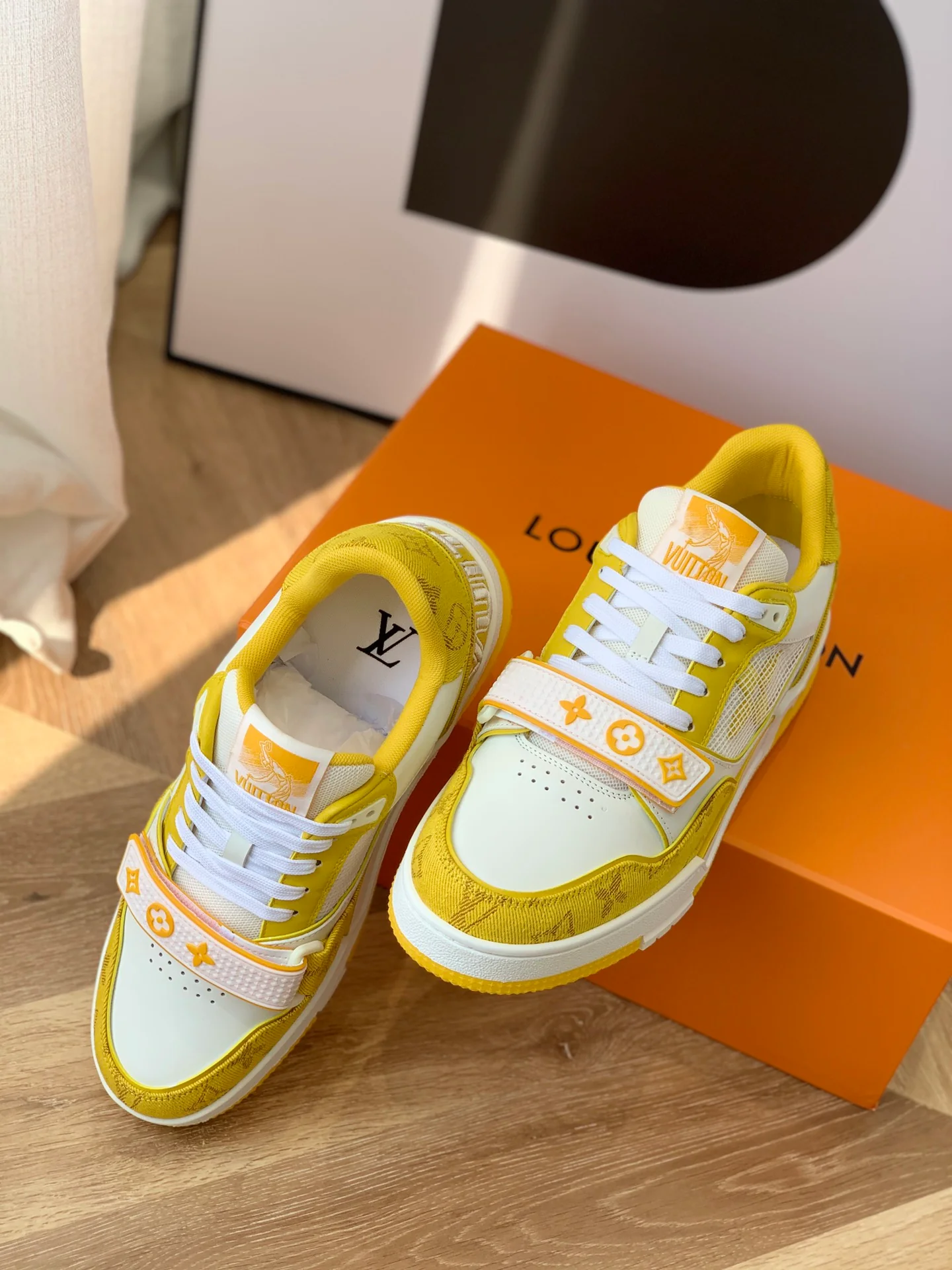 Серия LV-trainer - желтые кроссовки