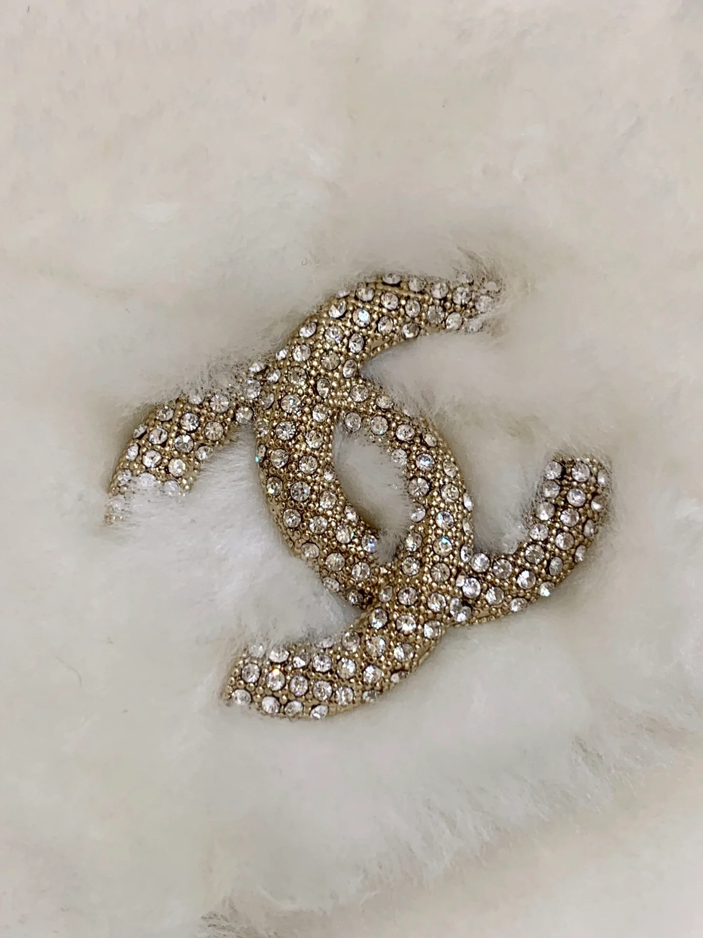 Сумка Chanel из овчины с бриллиантовой цепочкой
