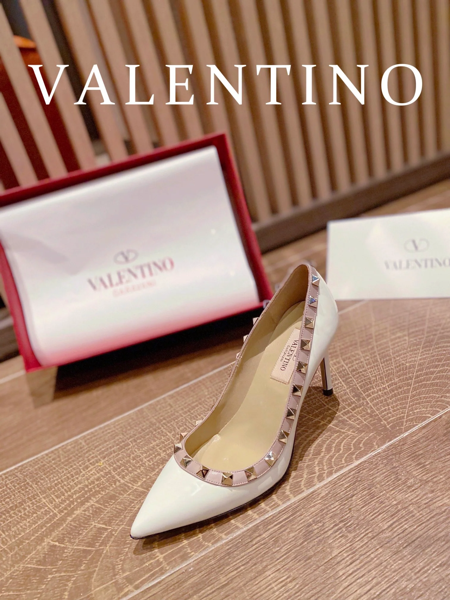 Классические туфли на высоком каблуке Valentino - белые