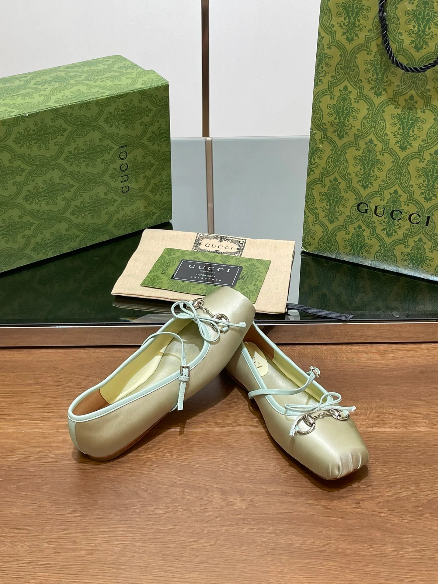 Балетки Gucci 2024 Ballet Step Buckle Flats - серебристые