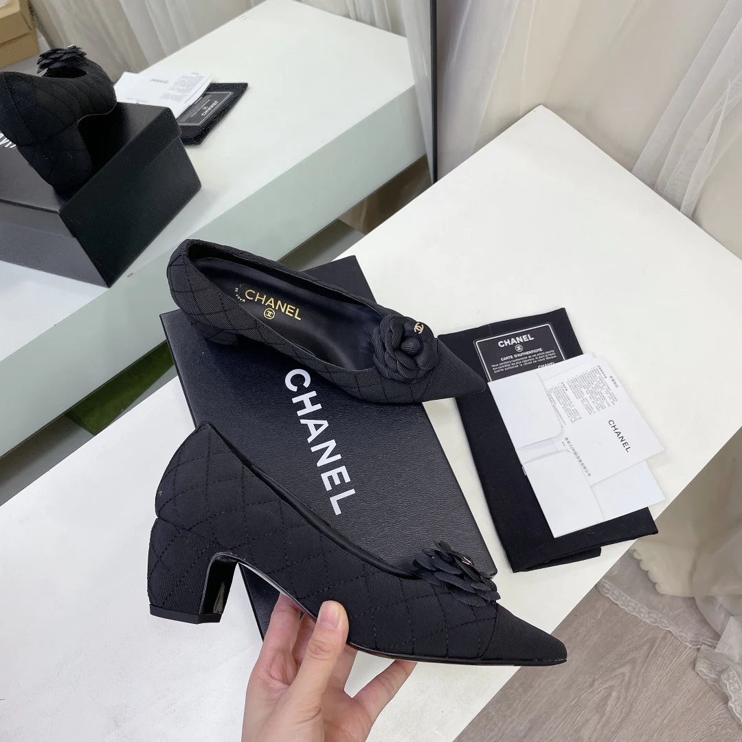 Туфли на массивном каблуке Chanel Camellia - 5 см