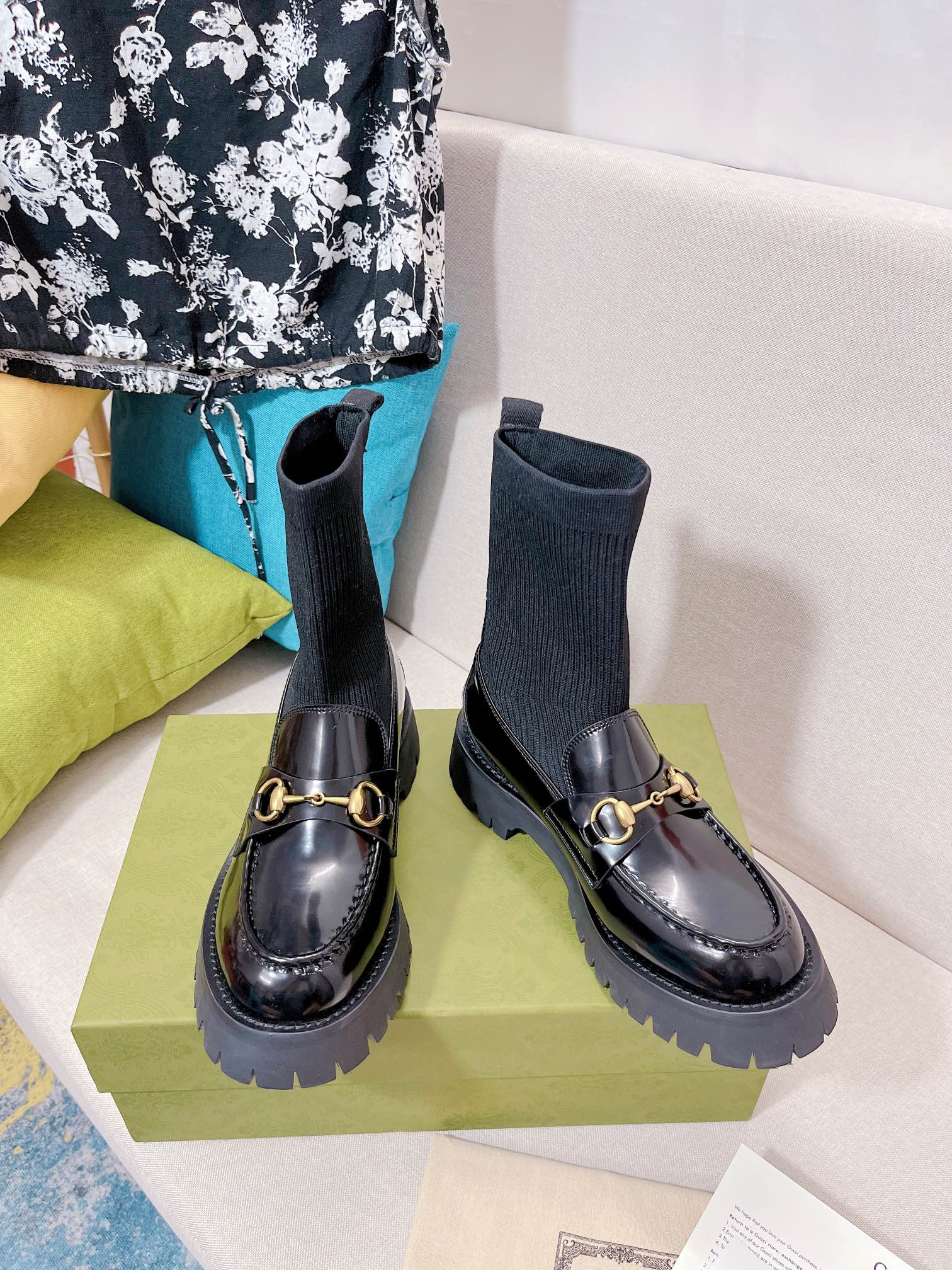 Новинка сезона осень/зима 2022 от Gucci - туфли-носки