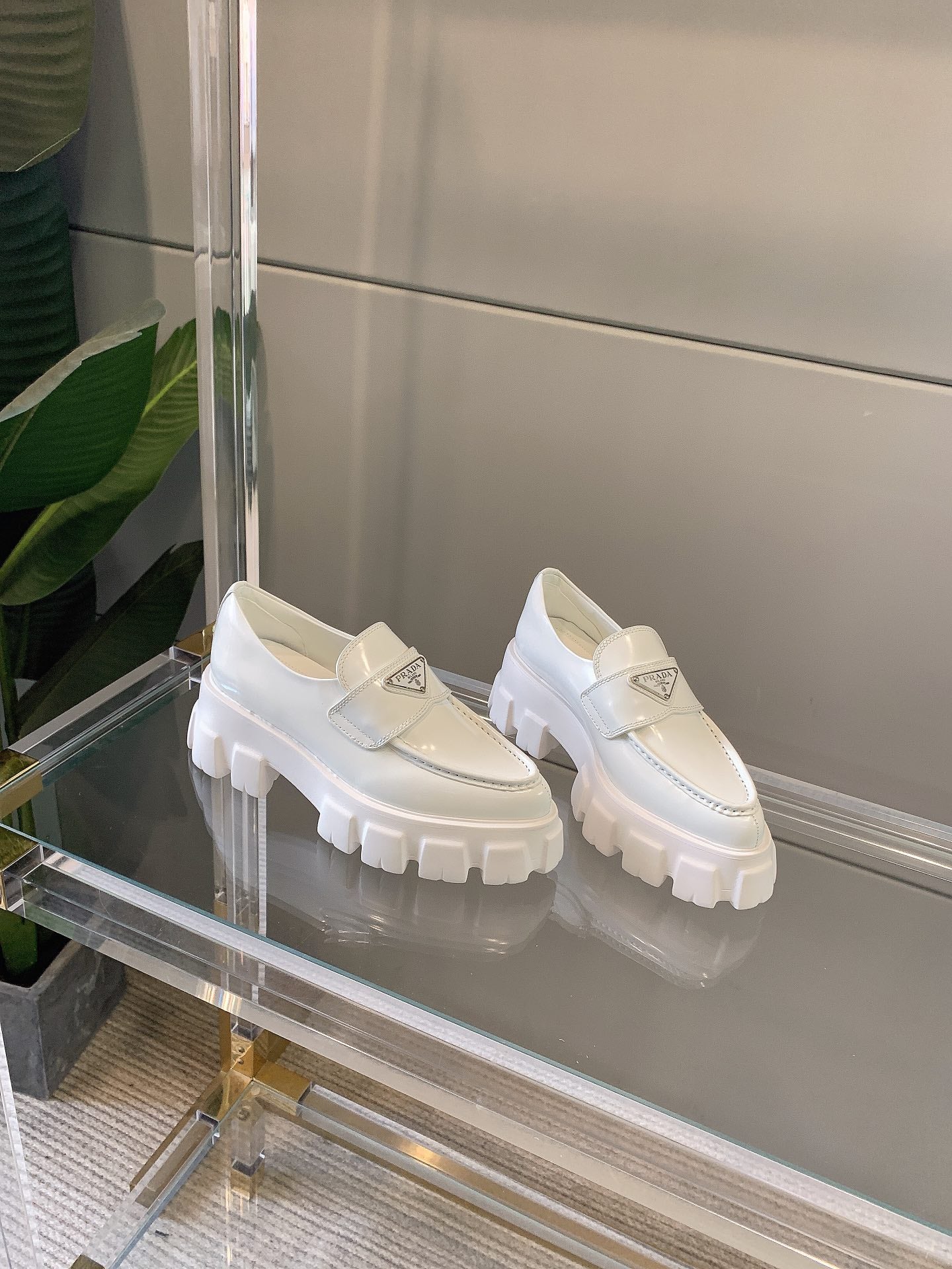 Лоферы на платформе Prada