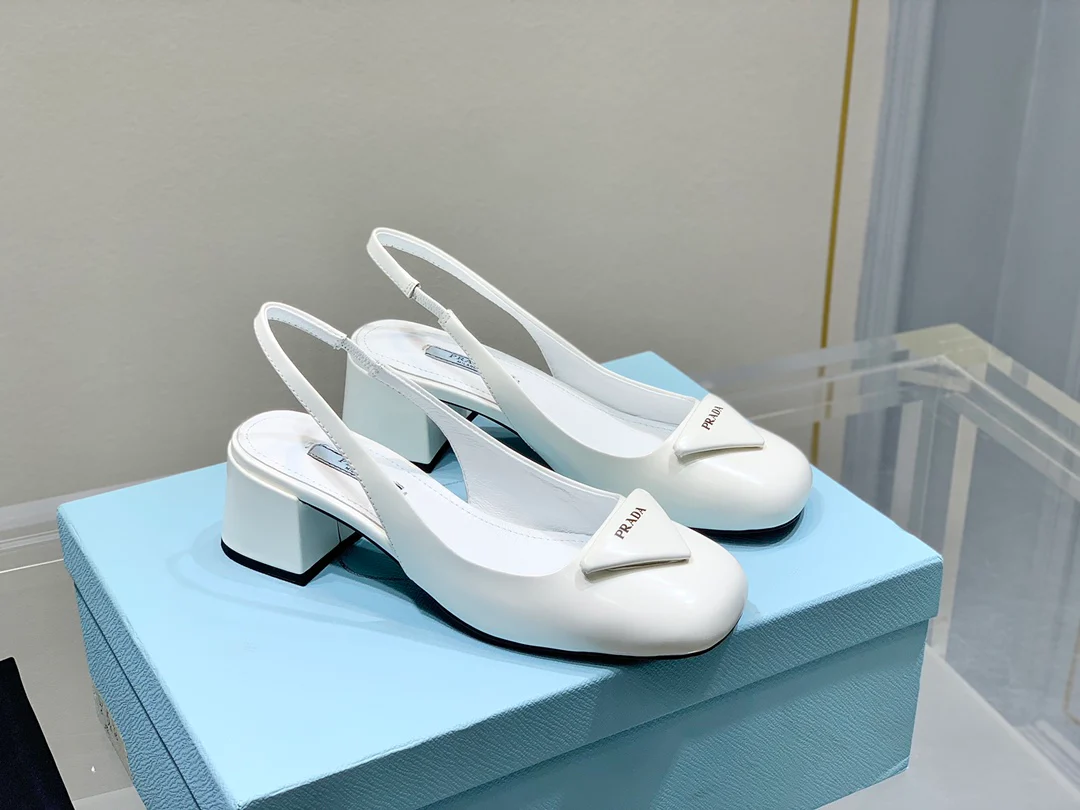 Prada - Туфли на низком каблуке из коллекции White Party