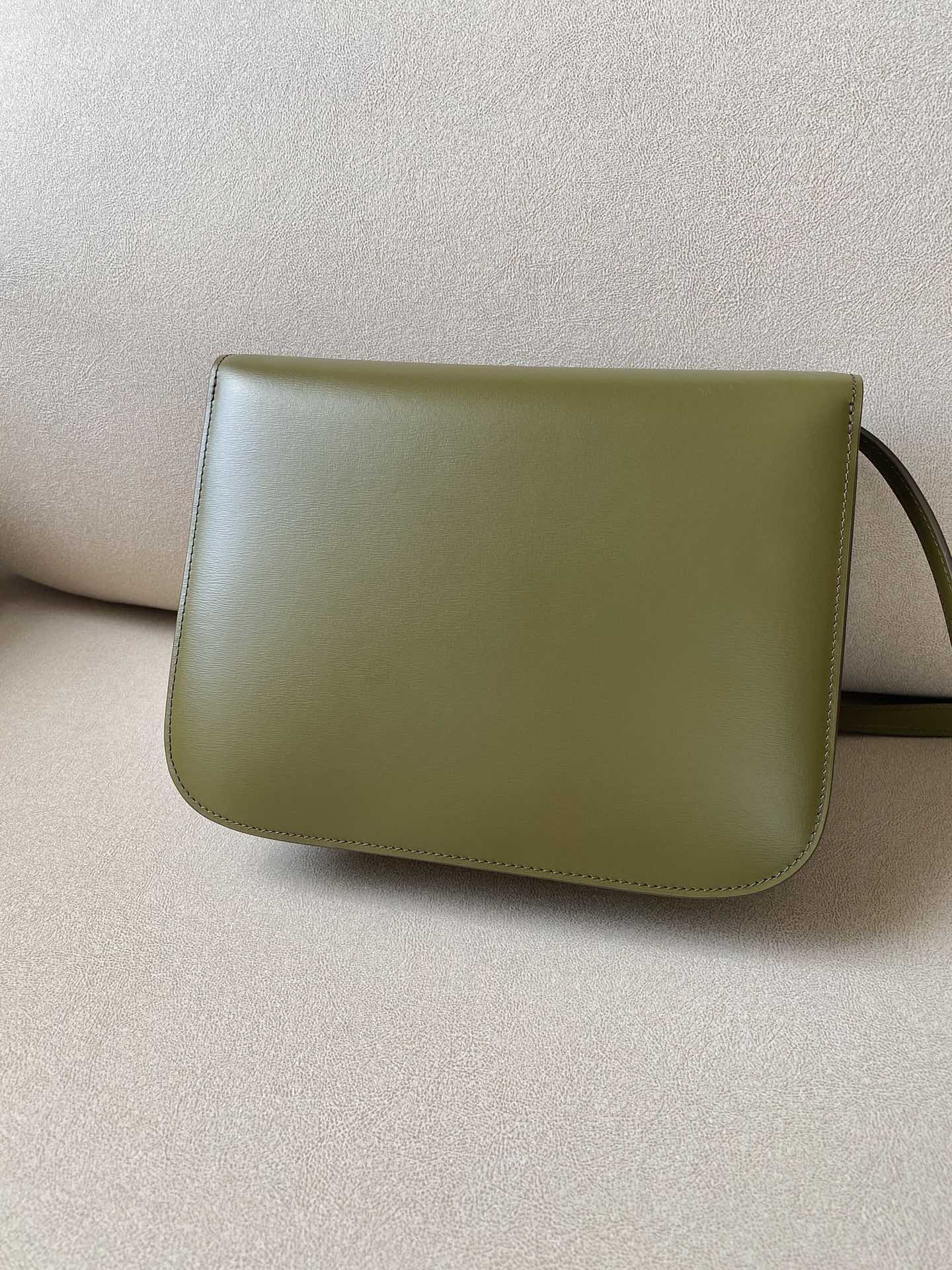 Сумка Celine Box Teen Fine в полоску, средний размер, цвет хаки.