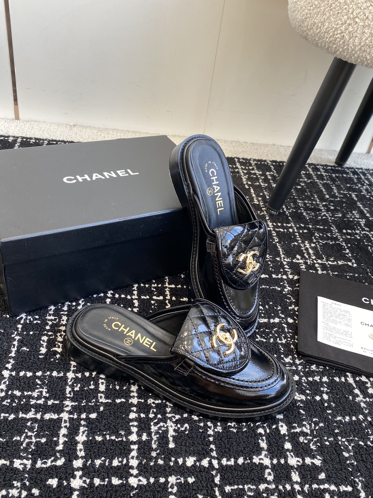 Туфли-слипоны Chanel 2024 Retro - черные