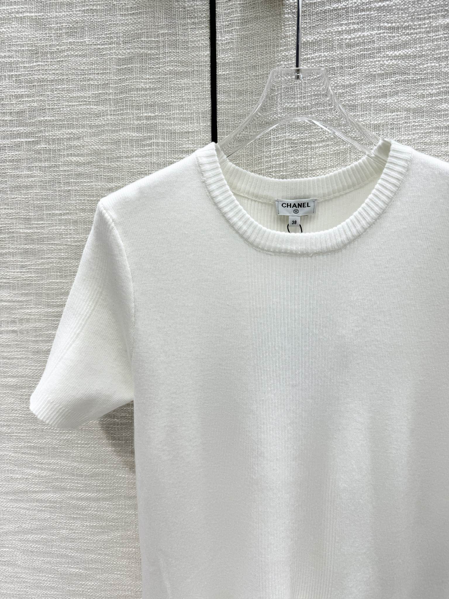 Chanel - 2403 - 24 Новинка ранней весны. Вязаный свитер с коротким рукавом и кружевной каймой - белый.