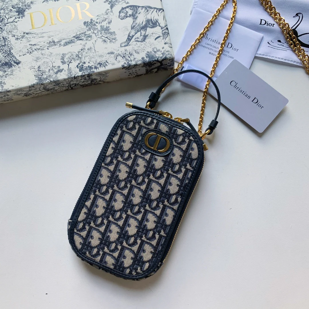 Dior 30 Montaigne 链条手机包