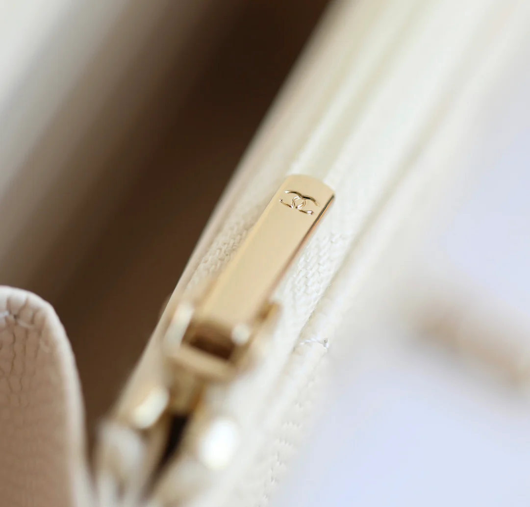 Рюкзак-мессенджер Chanel 25c - кремово-белый