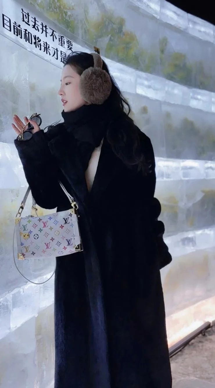 Средняя кожаная сумка LV Side Trunk - белая