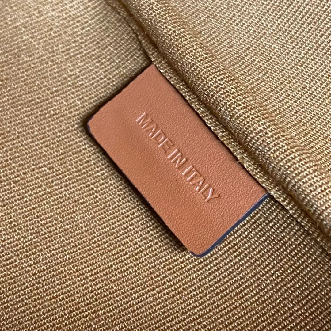 Монограмма Celine-triomphe-canvas-full-page