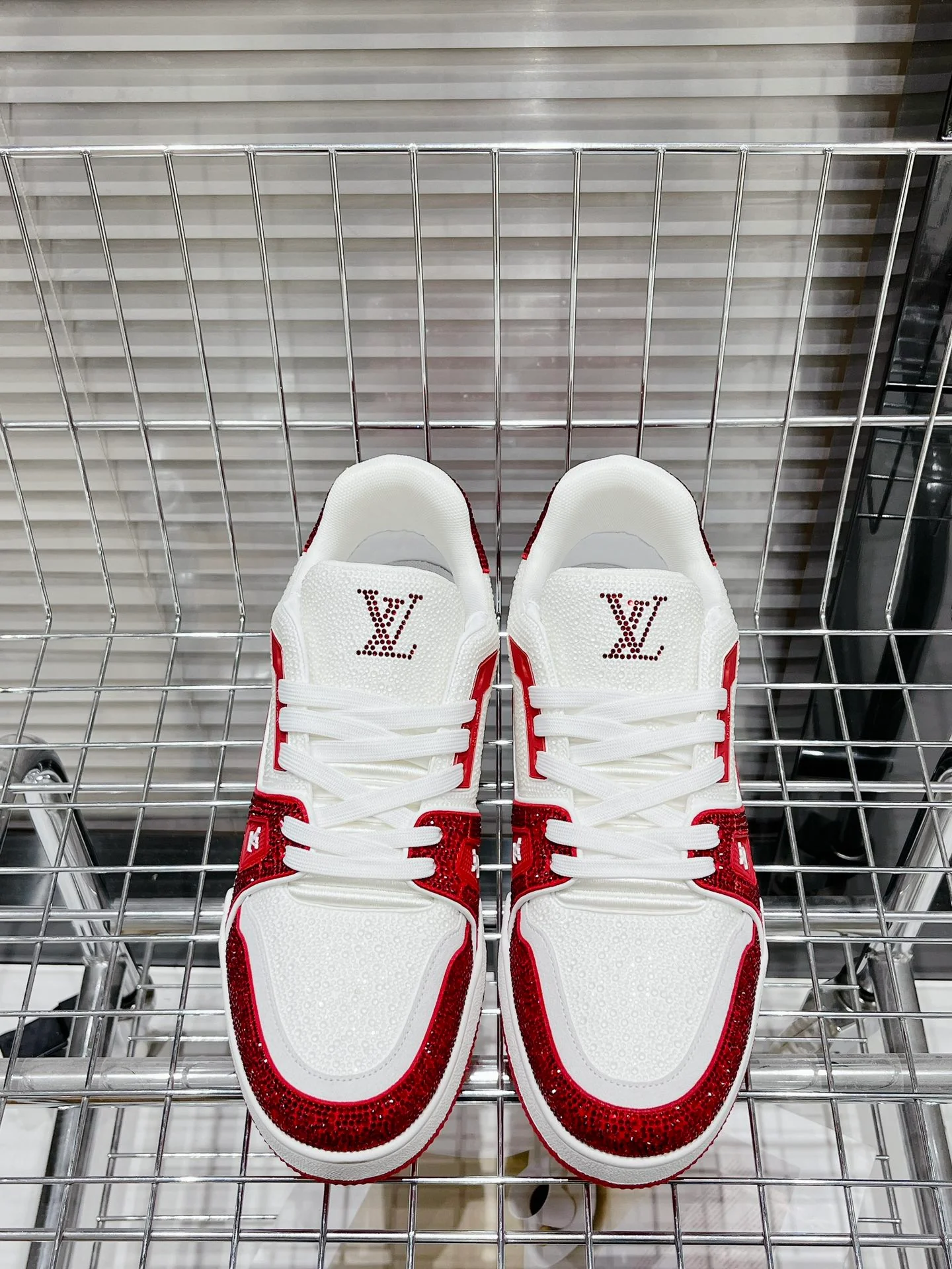 Кроссовки LV Trainer - обувь для скейтбординга - глянцевые белые и красные - унисекс