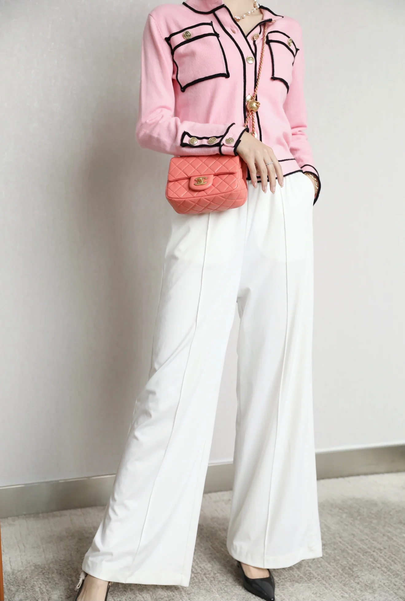 Сумка Chanel Gold Globe Square Fat Flap Bag - кораллово-розовая.