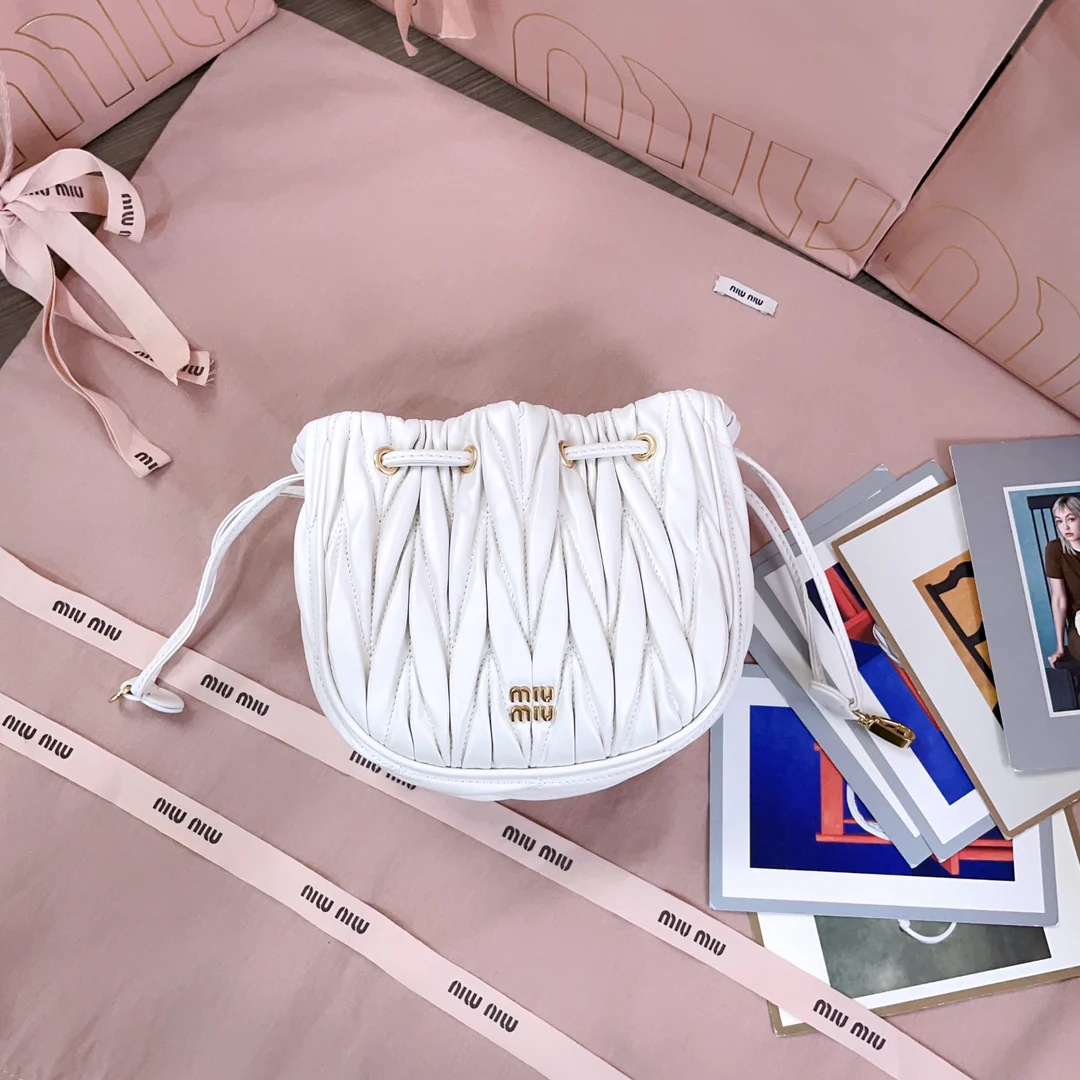 Мини-сумка Miu Miu-5dn022-matelasse белого цвета