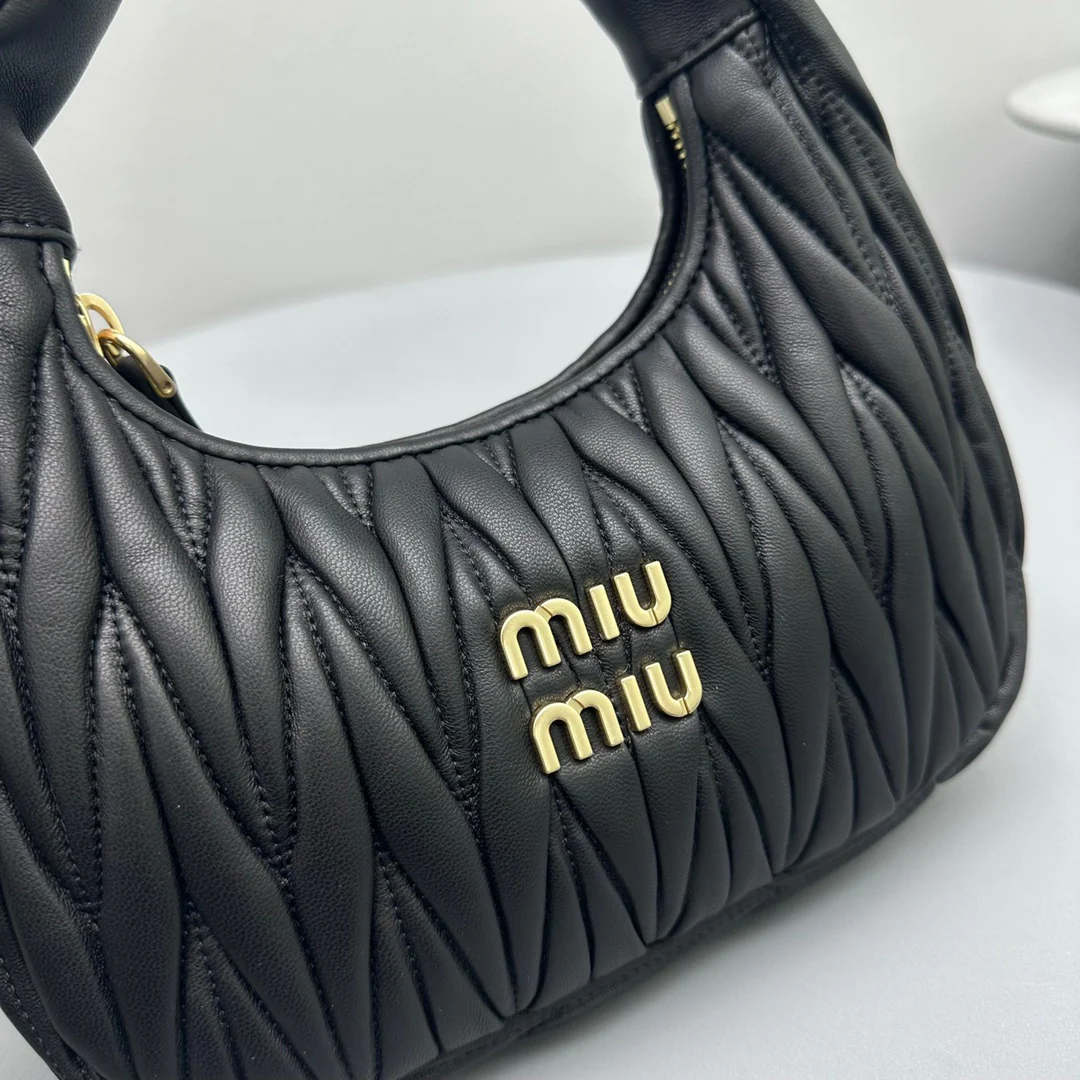 Сумка Miu Miu Wander, маленькая, из овечьей кожи, черная.