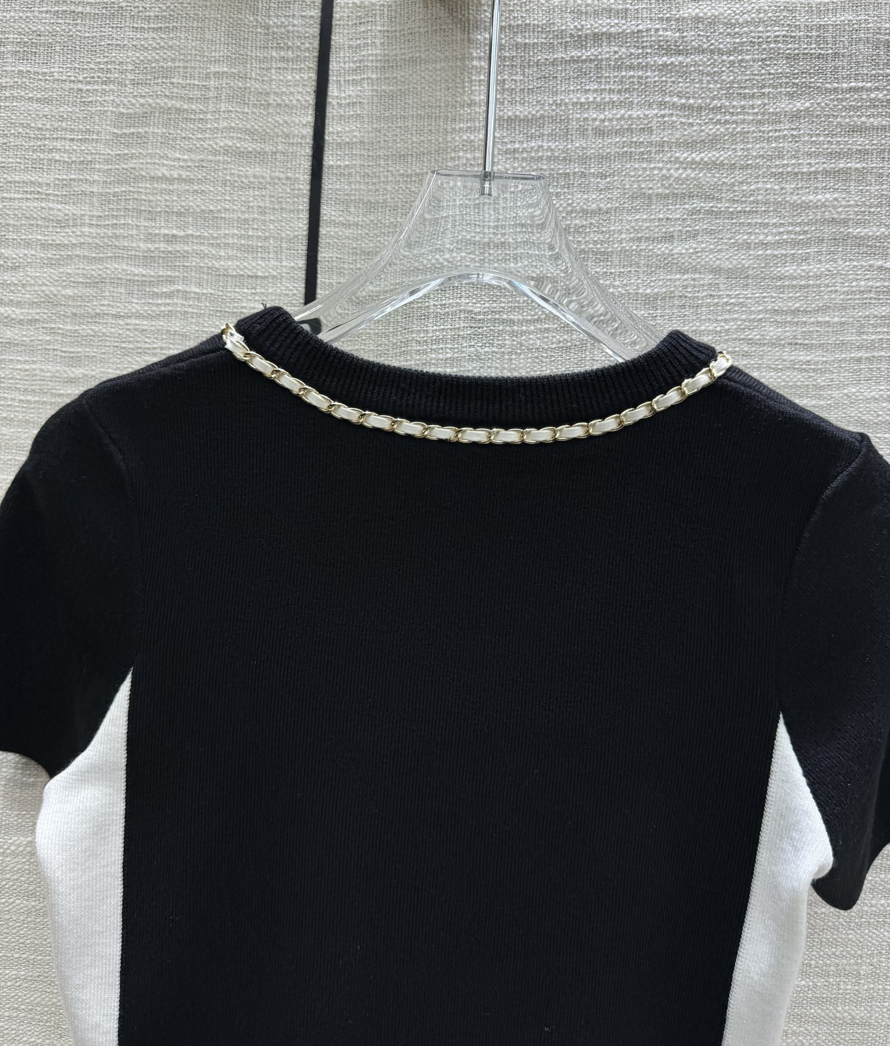 Chanel 2403 - Рубашка с короткими рукавами, связанная вручную, в виде цепочки - Черная