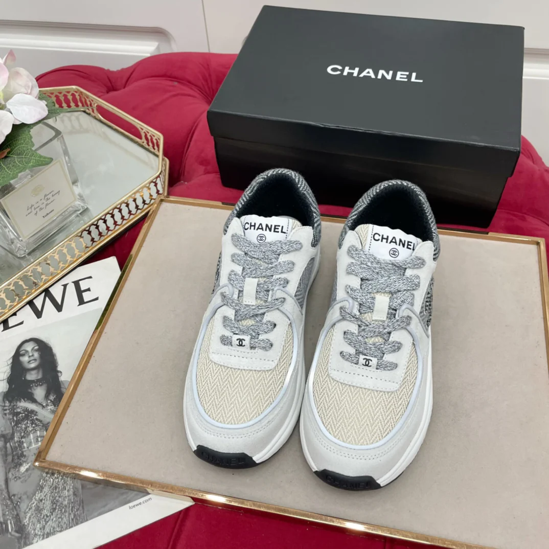 Chanel - Двухцветные шерстяные кроссовки - Белый/Абрикосовый