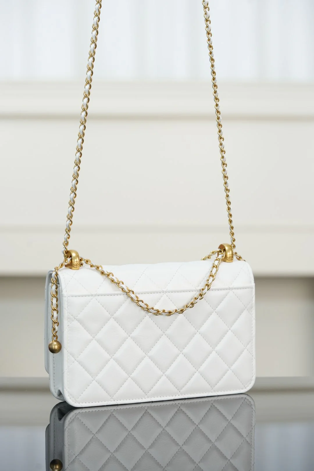 Chanel - Двойная золотая цепочка с бусинами - Застежка из белого золота