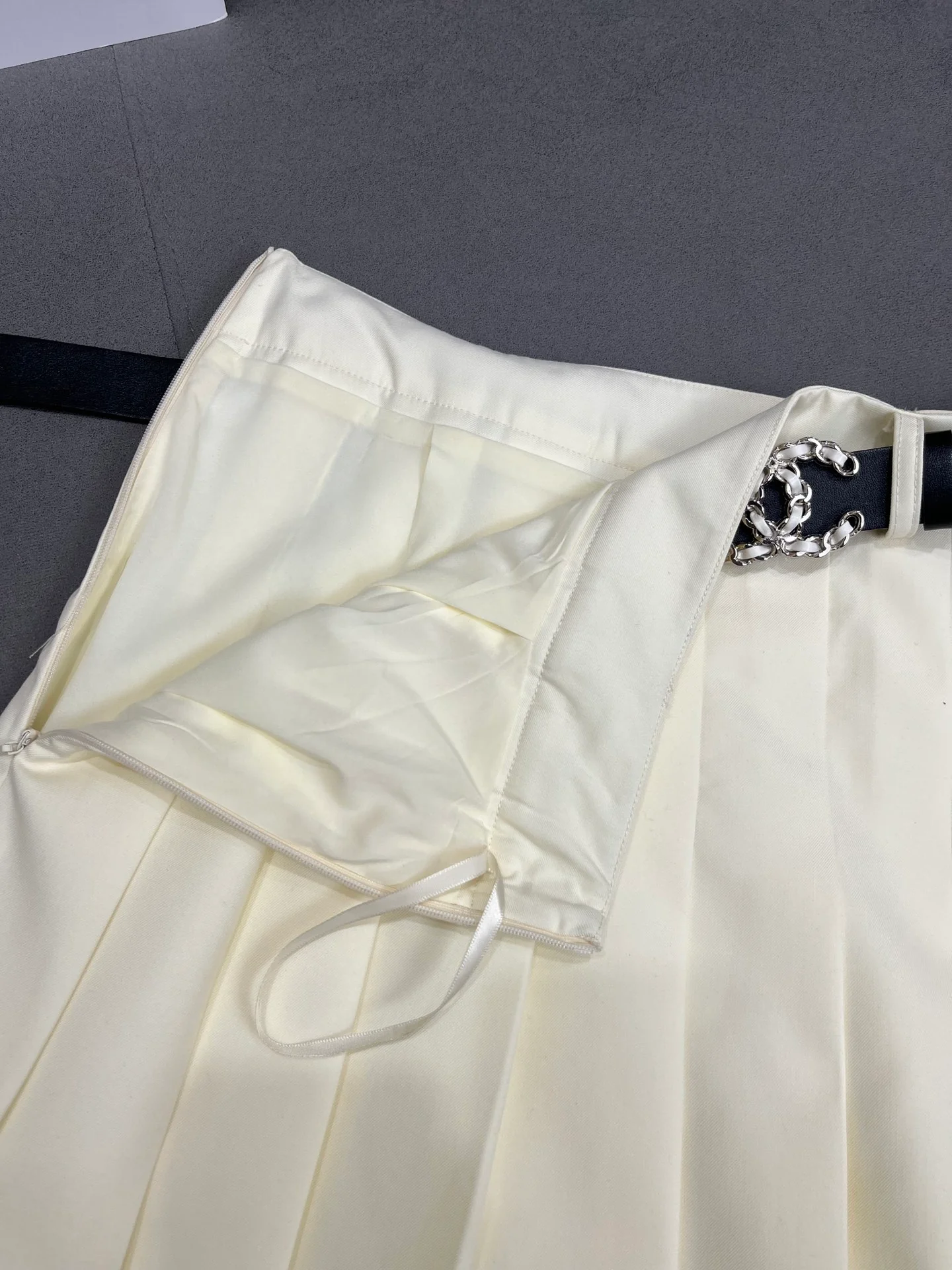 Комплект Chanel 2403-24ss весна/лето: пиджак и плиссированная юбка - белый