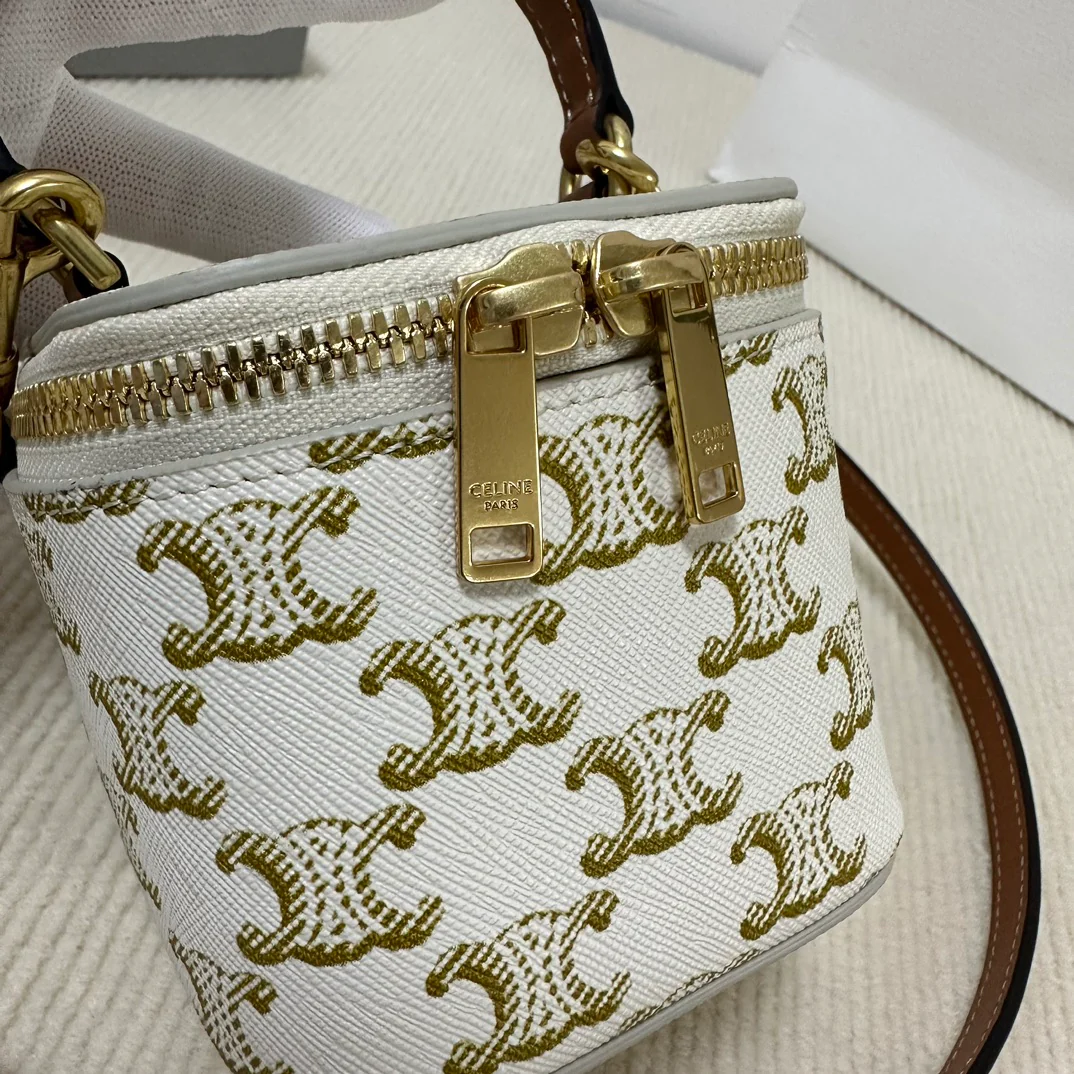 Сумка-коробка Celine с монограммой - белая